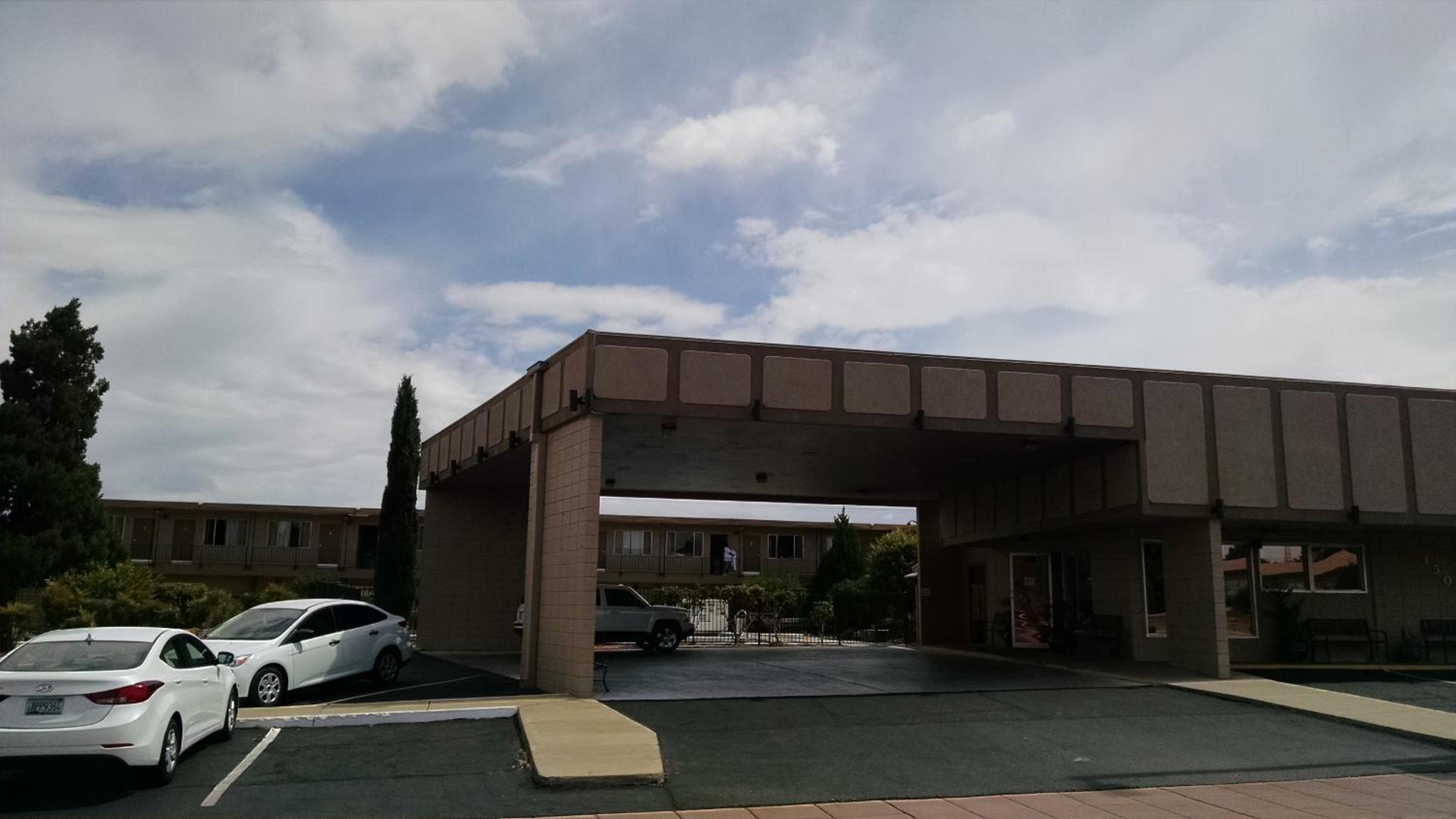 Page Vacations - Lake Powell Canyon Inn - Property Image 3