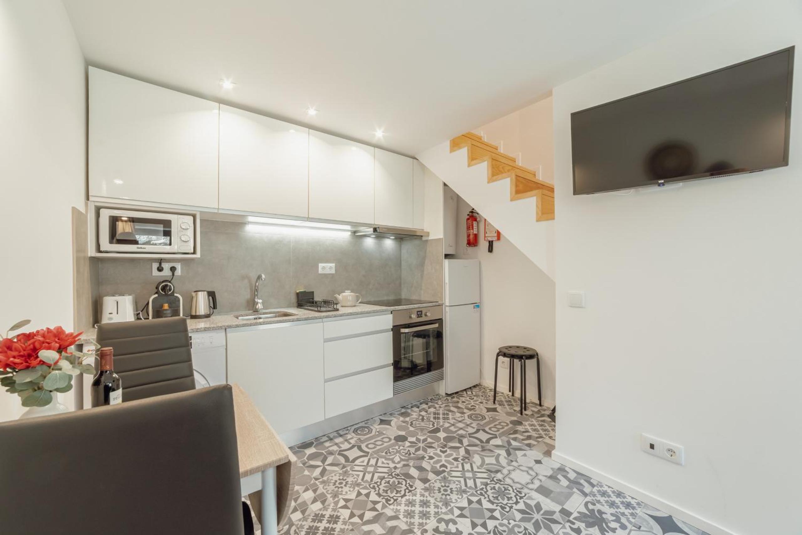 Cedofeita Terrace by Hosty
