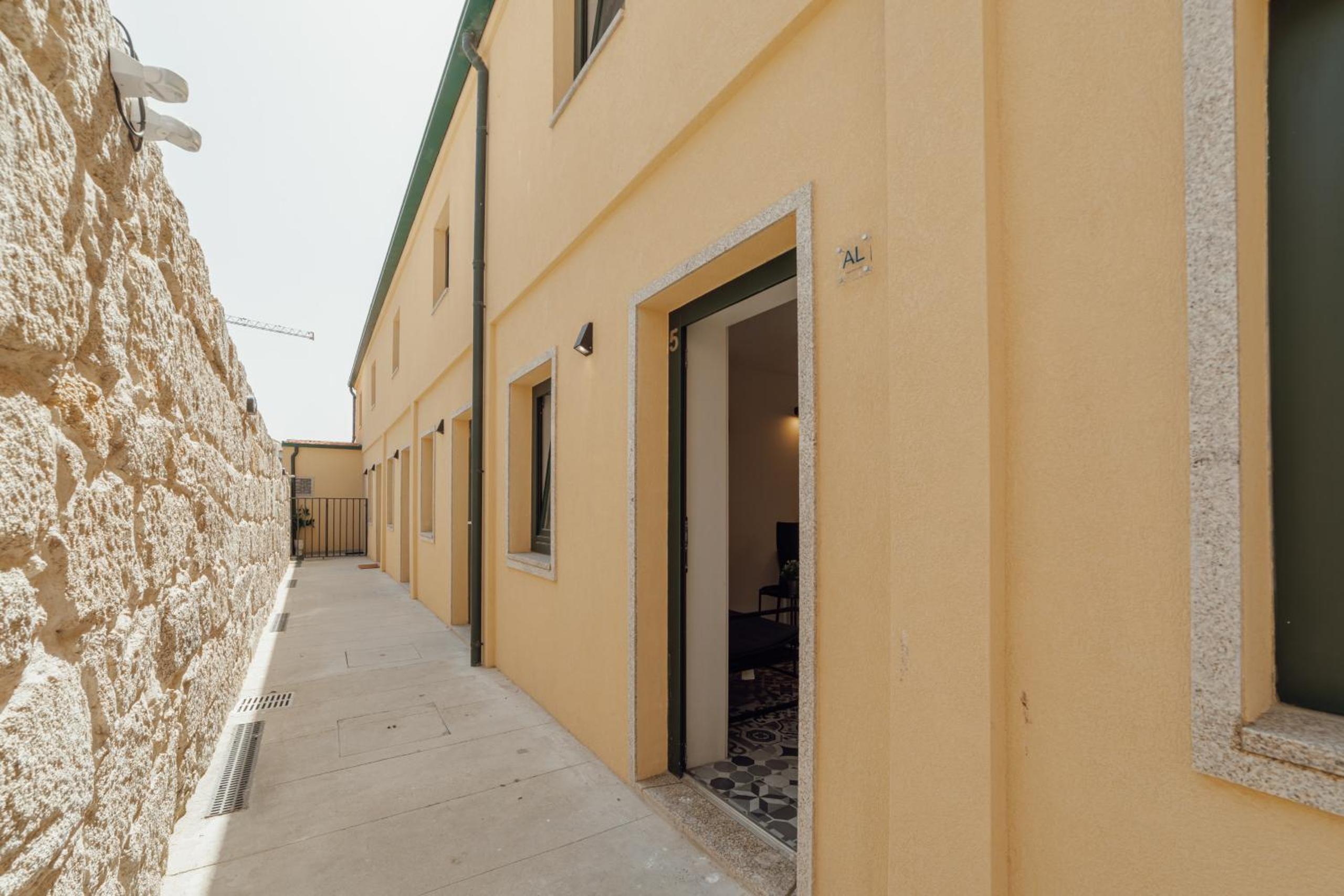 Cedofeita Terrace by Hosty