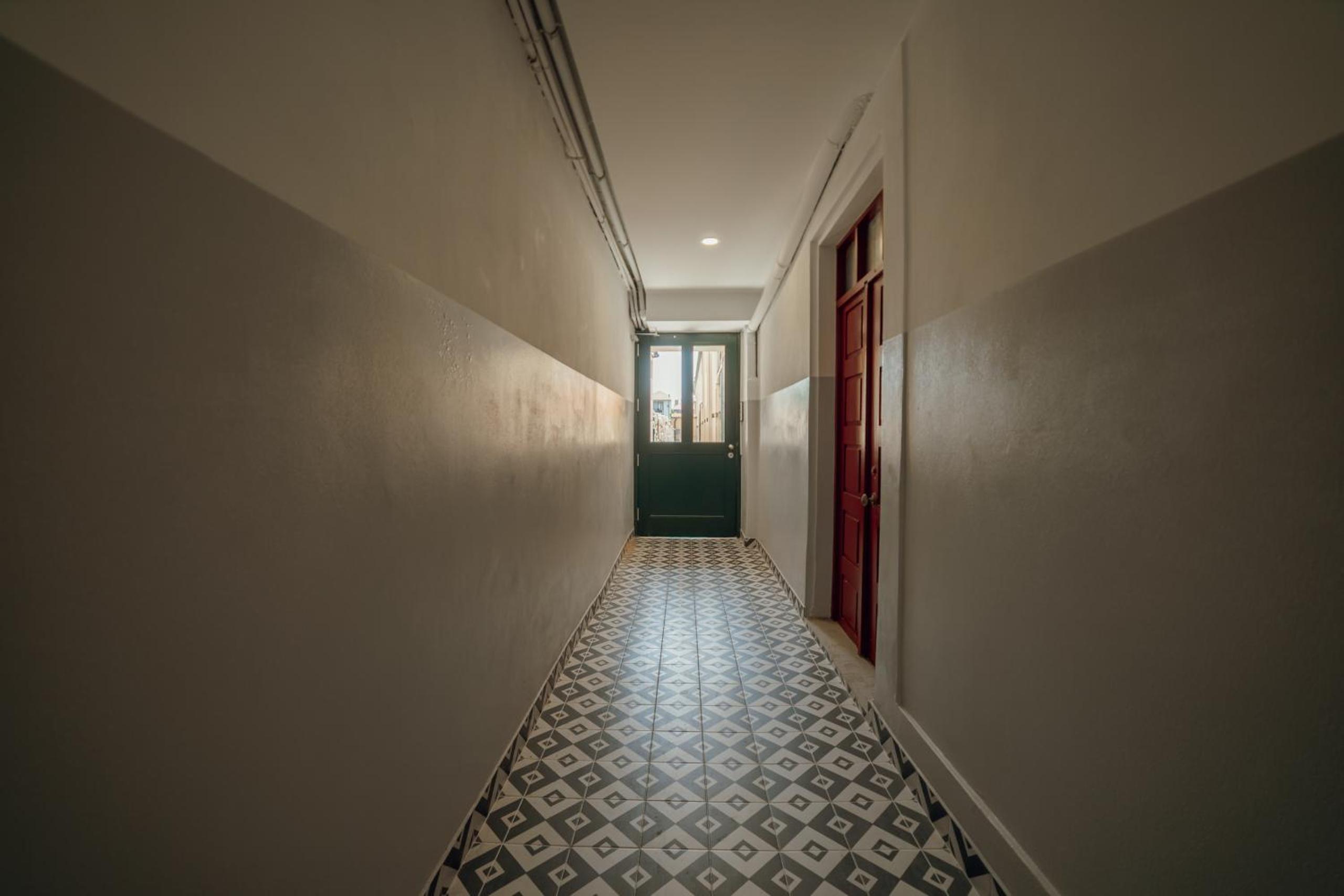Cedofeita Terrace by Hosty