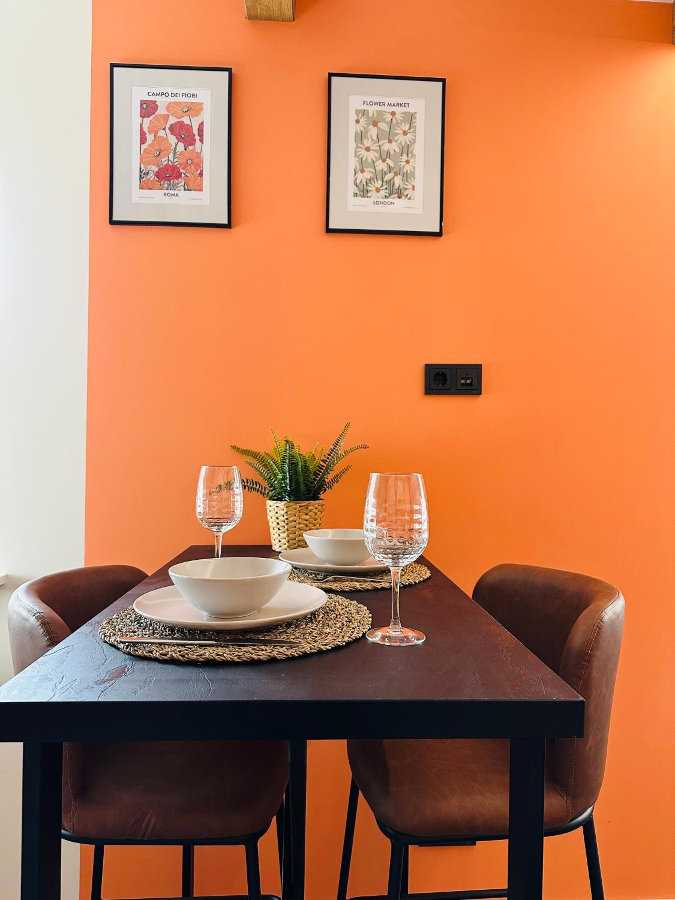 Colorful Apartments O