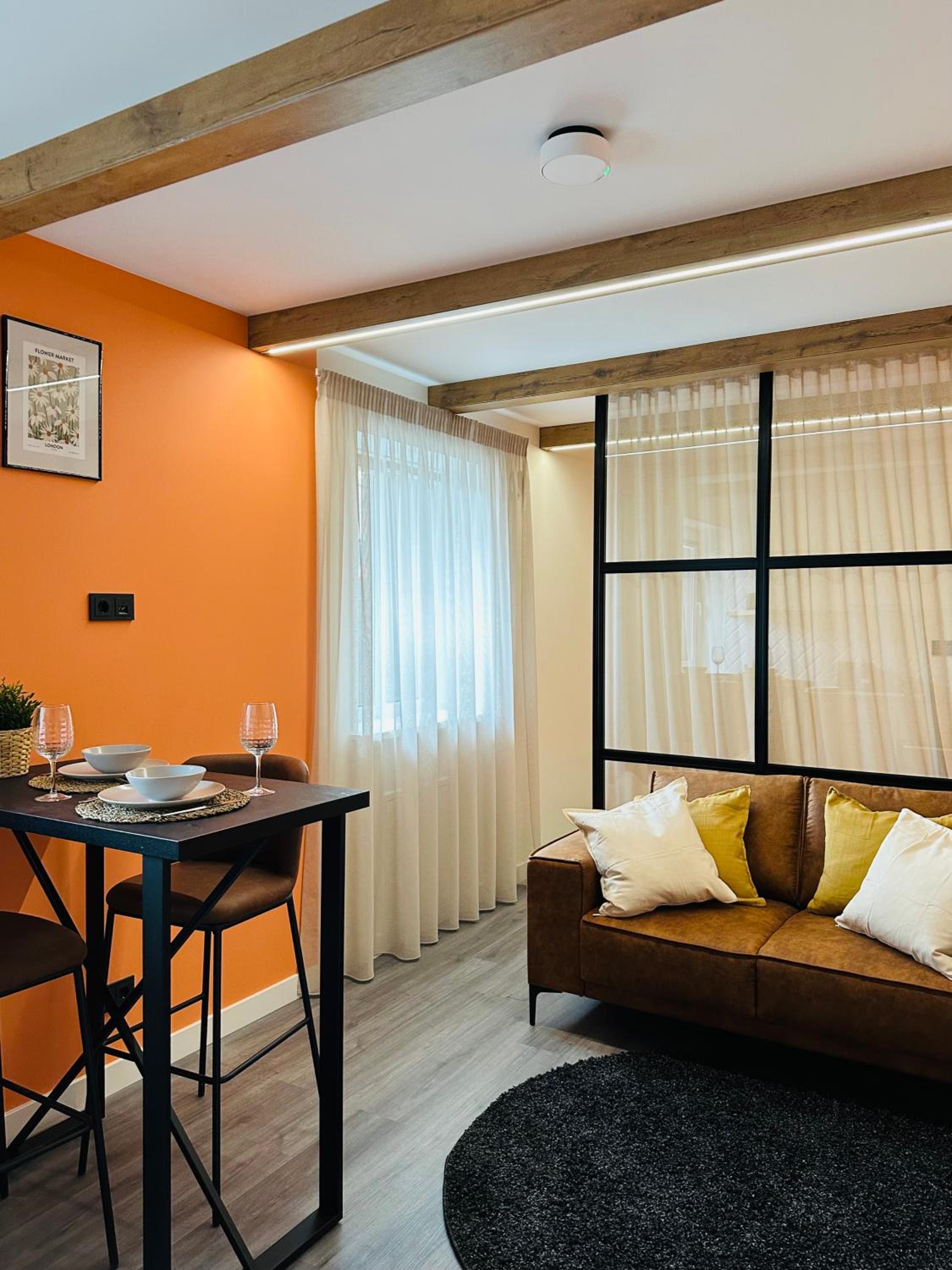 Colorful Apartments O
