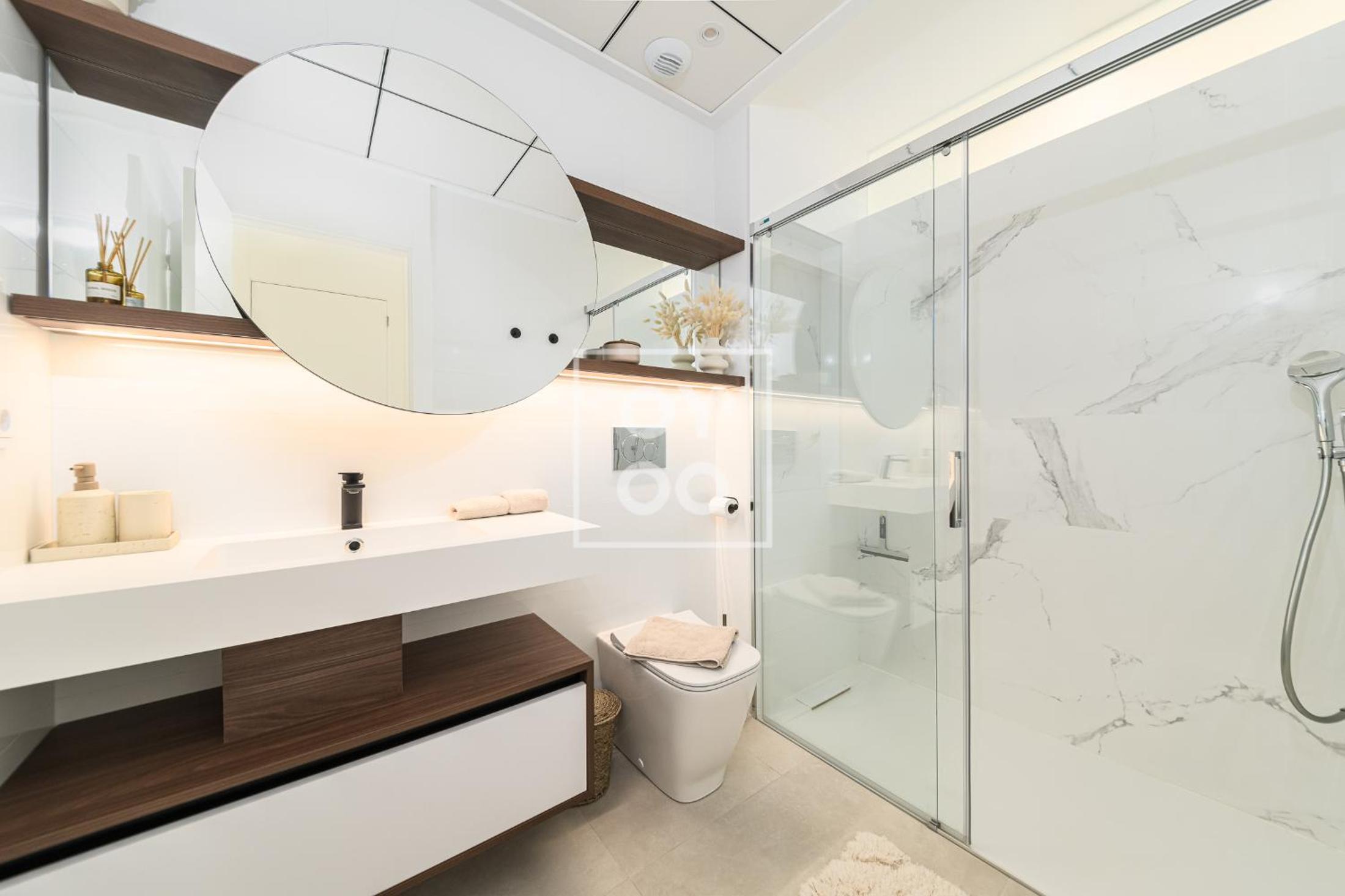 The Q Penthouse, apt with boho-chic rooftop, by OYOOSTAYS