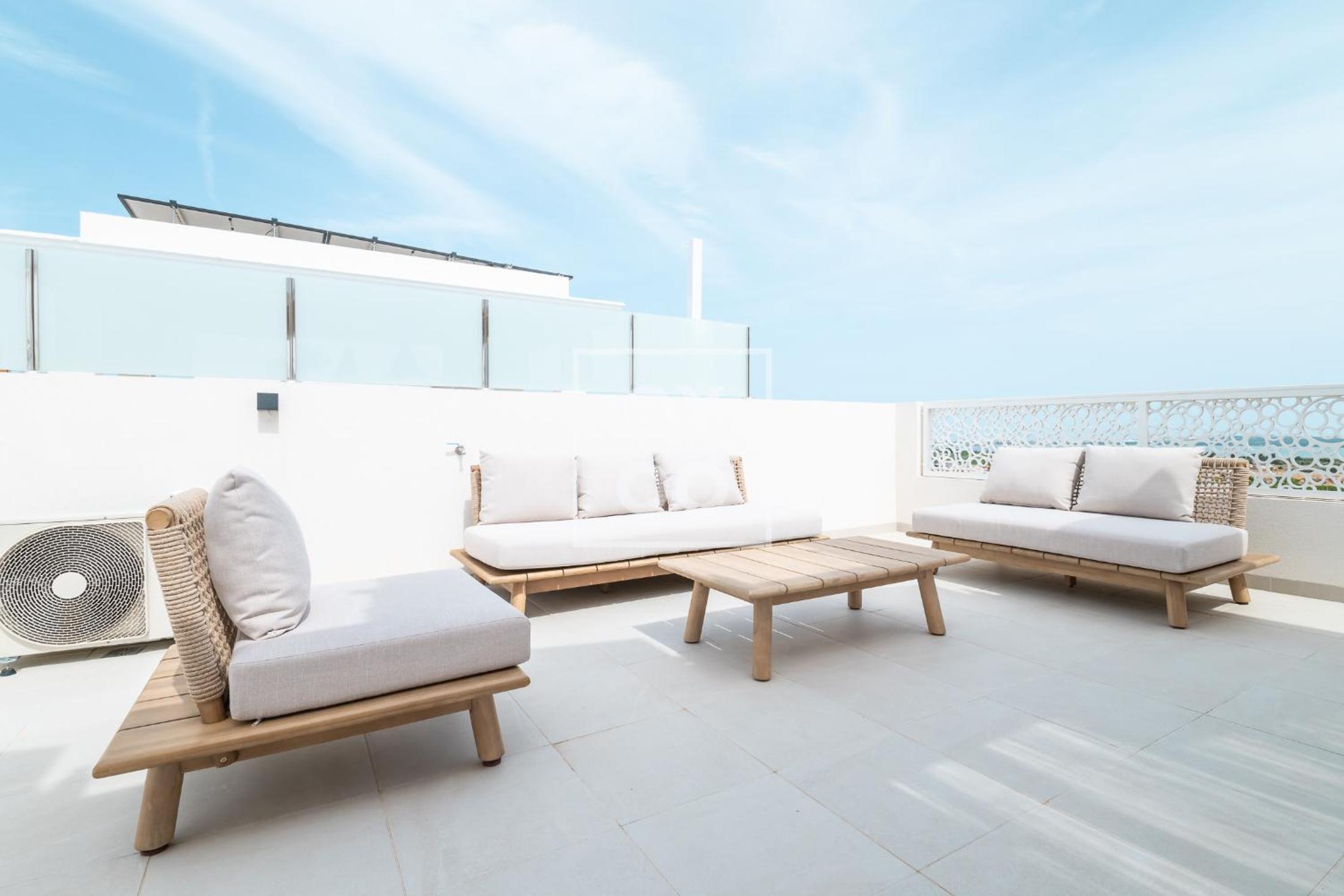 The Q Penthouse, apt with boho-chic rooftop, by OYOOSTAYS