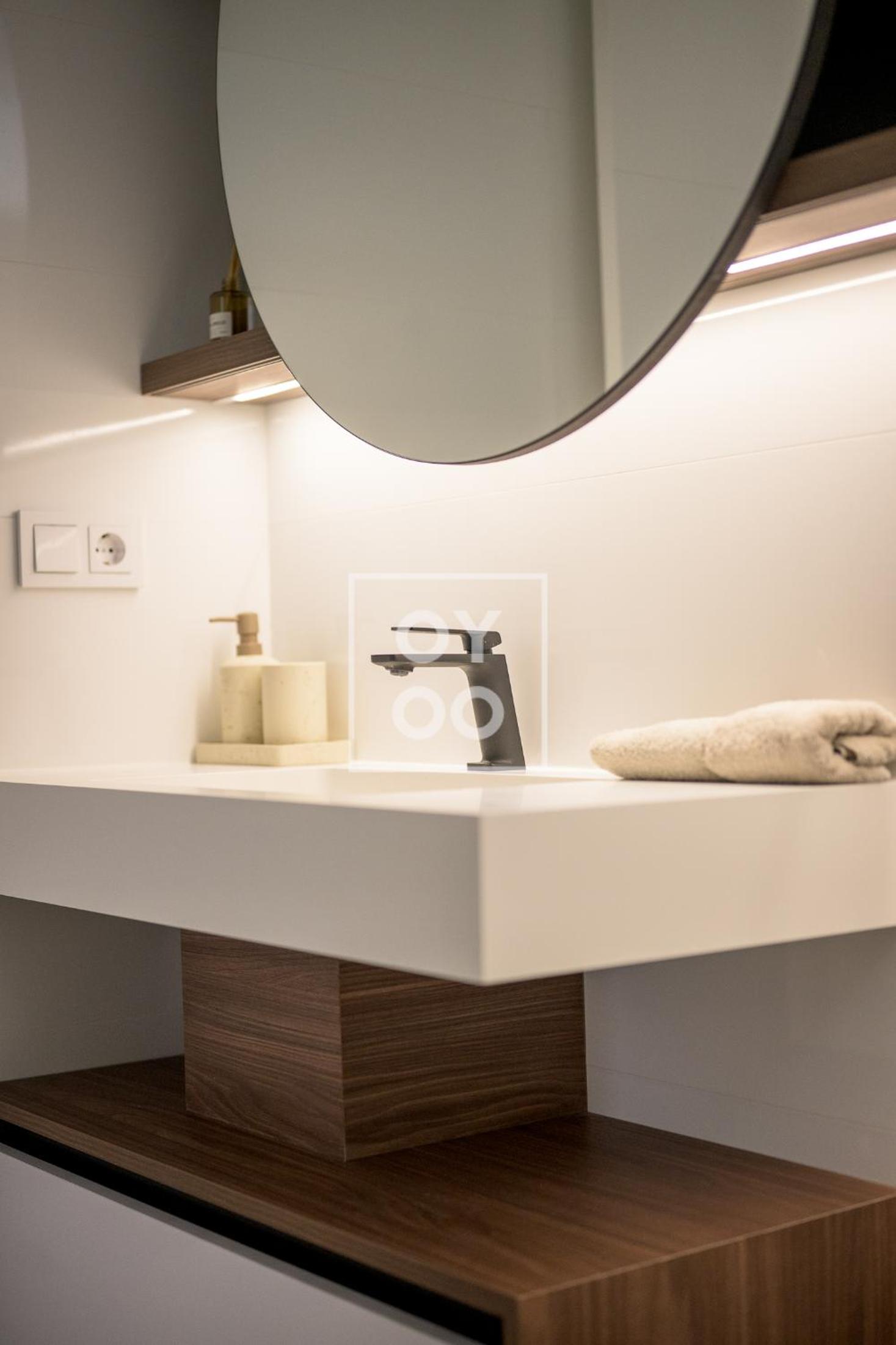 The Q Penthouse, apt with boho-chic rooftop, by OYOOSTAYS