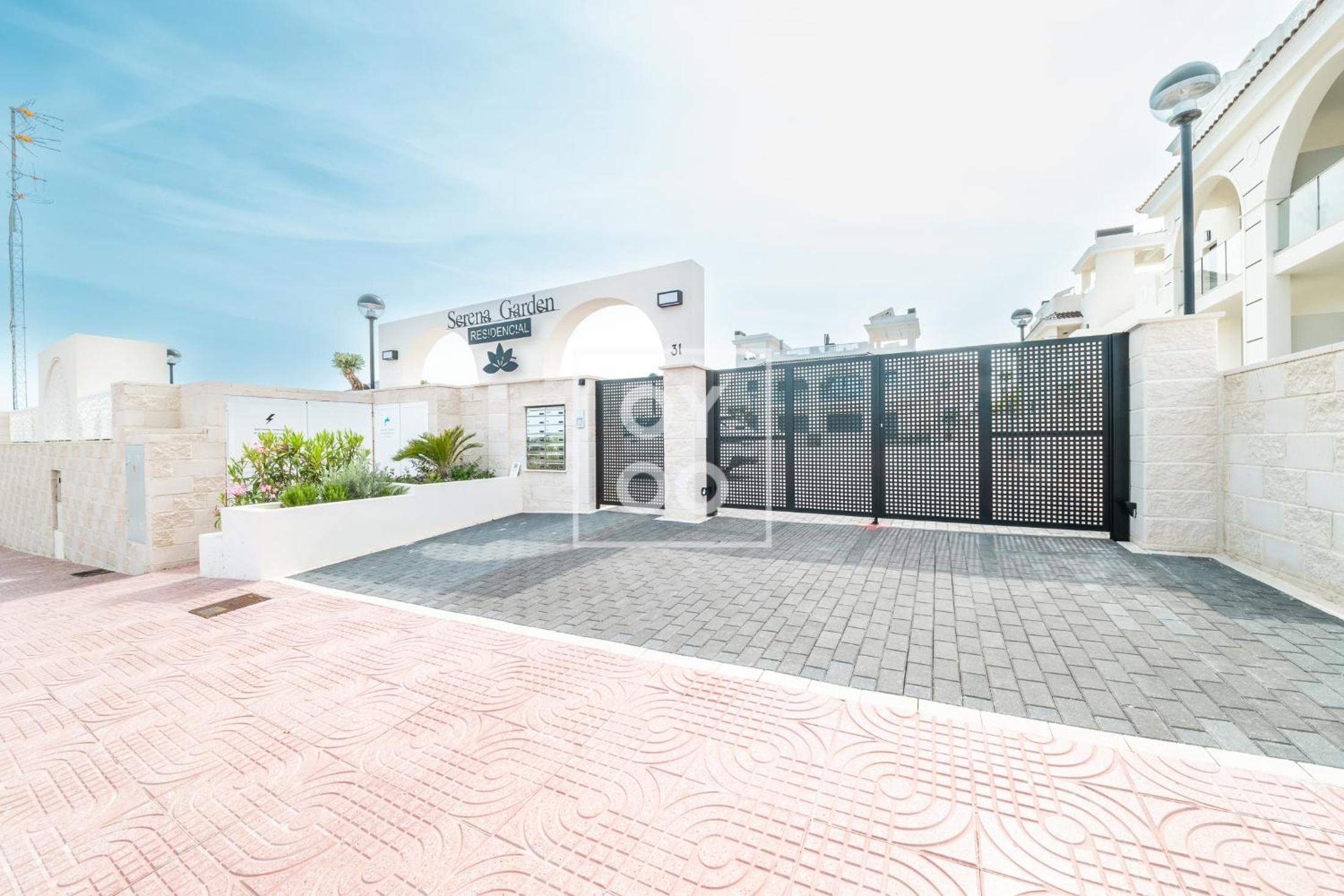 The Q Penthouse, apt with boho-chic rooftop, by OYOOSTAYS