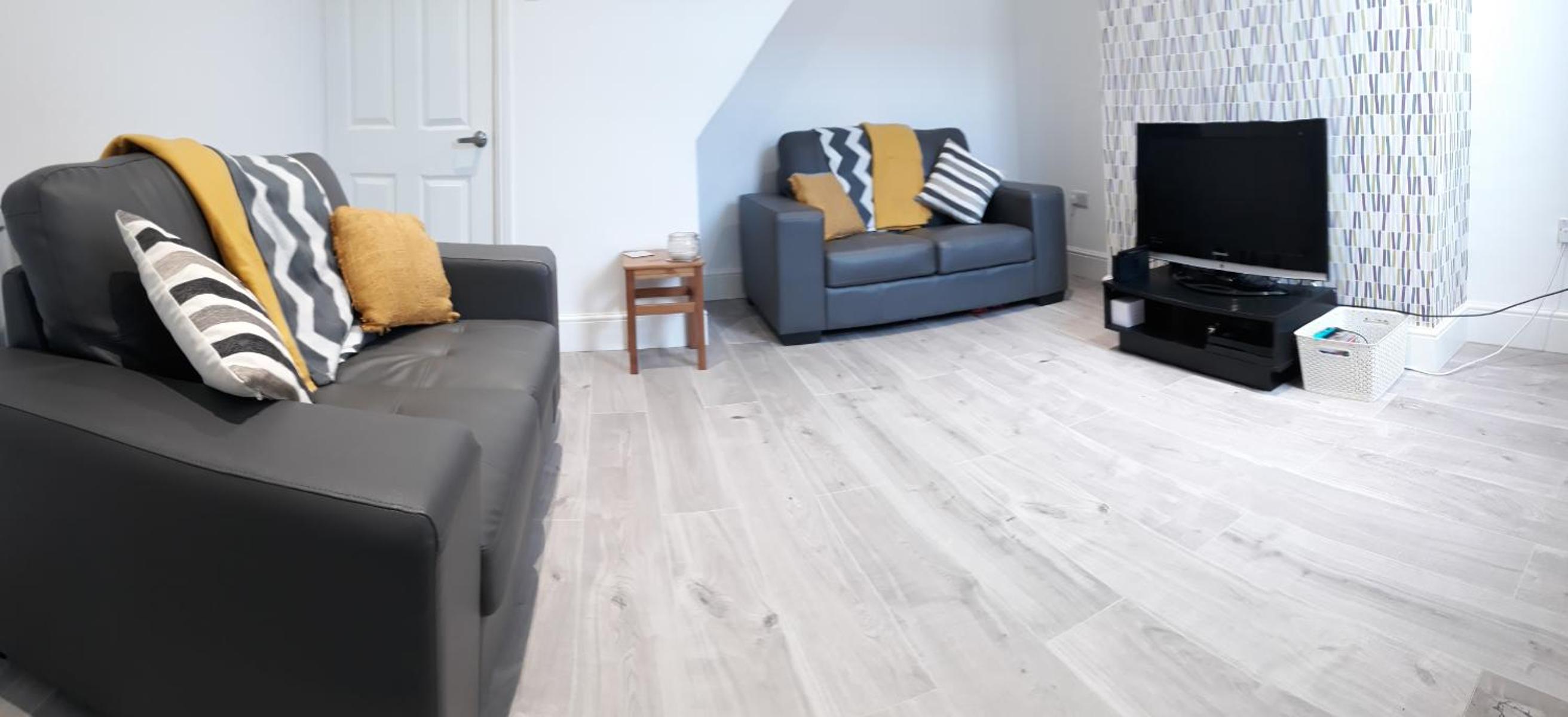 Bright & Comfy 3-Bedroom Flat in Kexgill