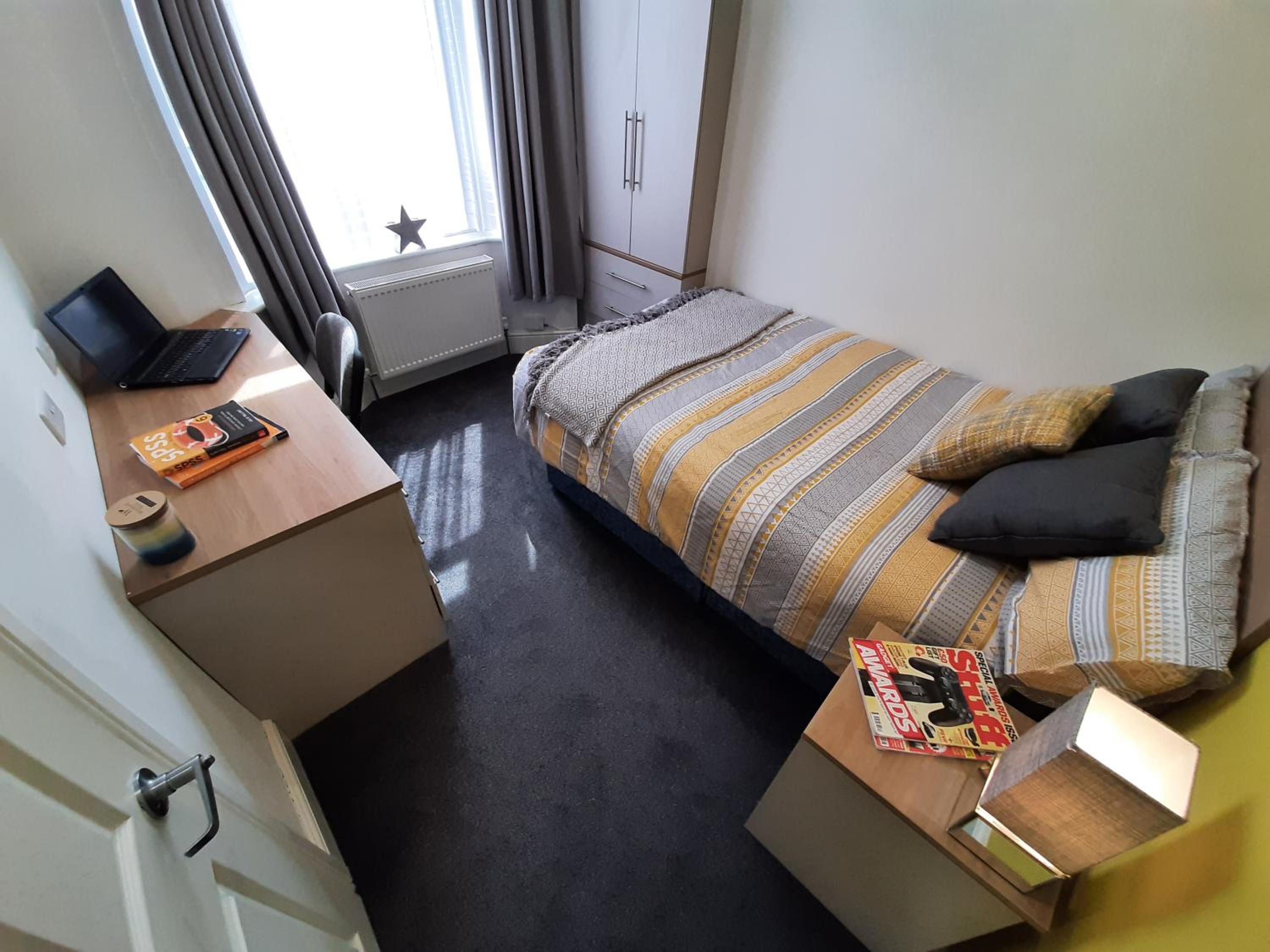 Bright & Comfy 3-Bedroom Flat in Kexgill