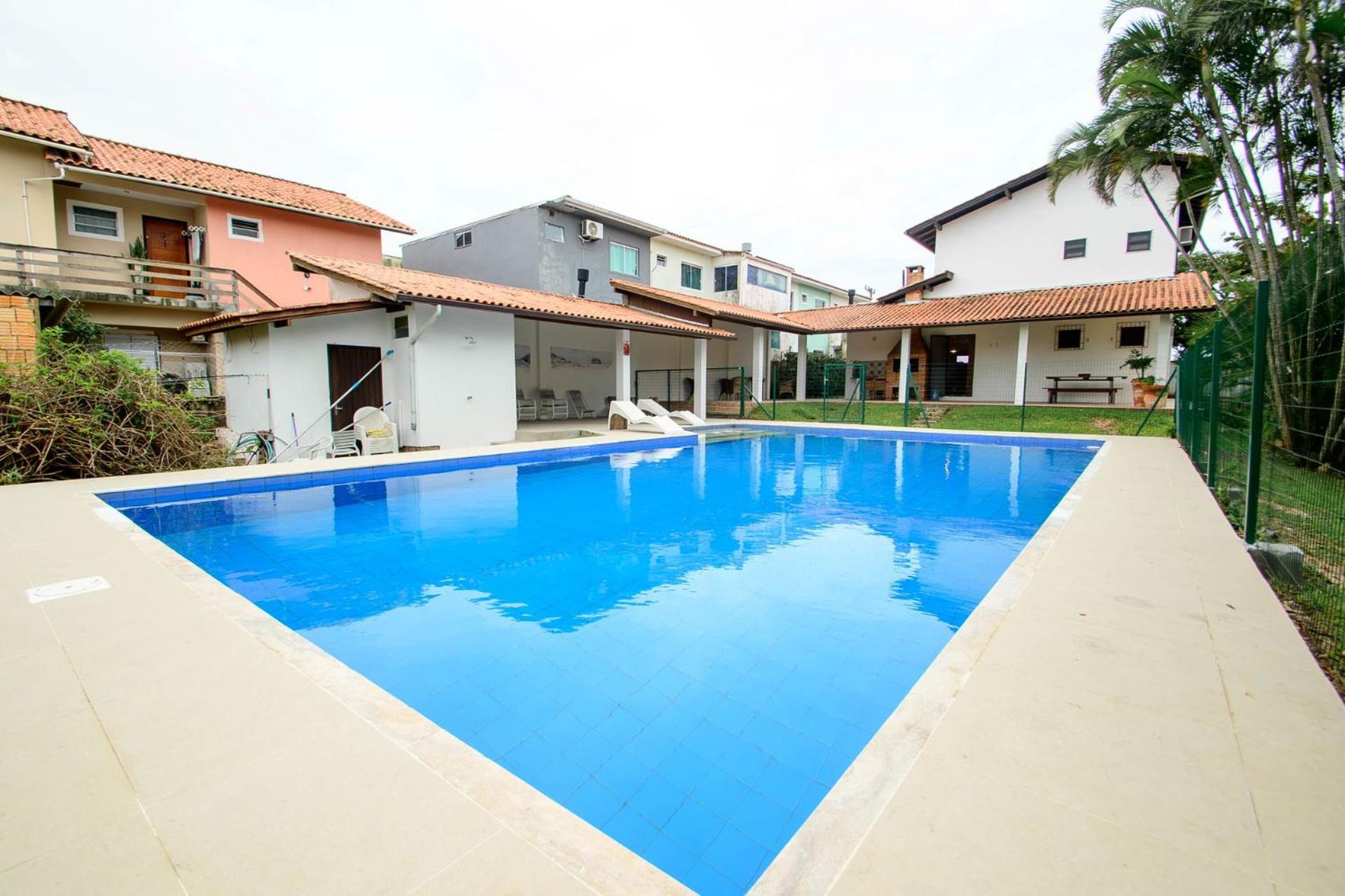 Casa com piscina a 500m da praia AM7276