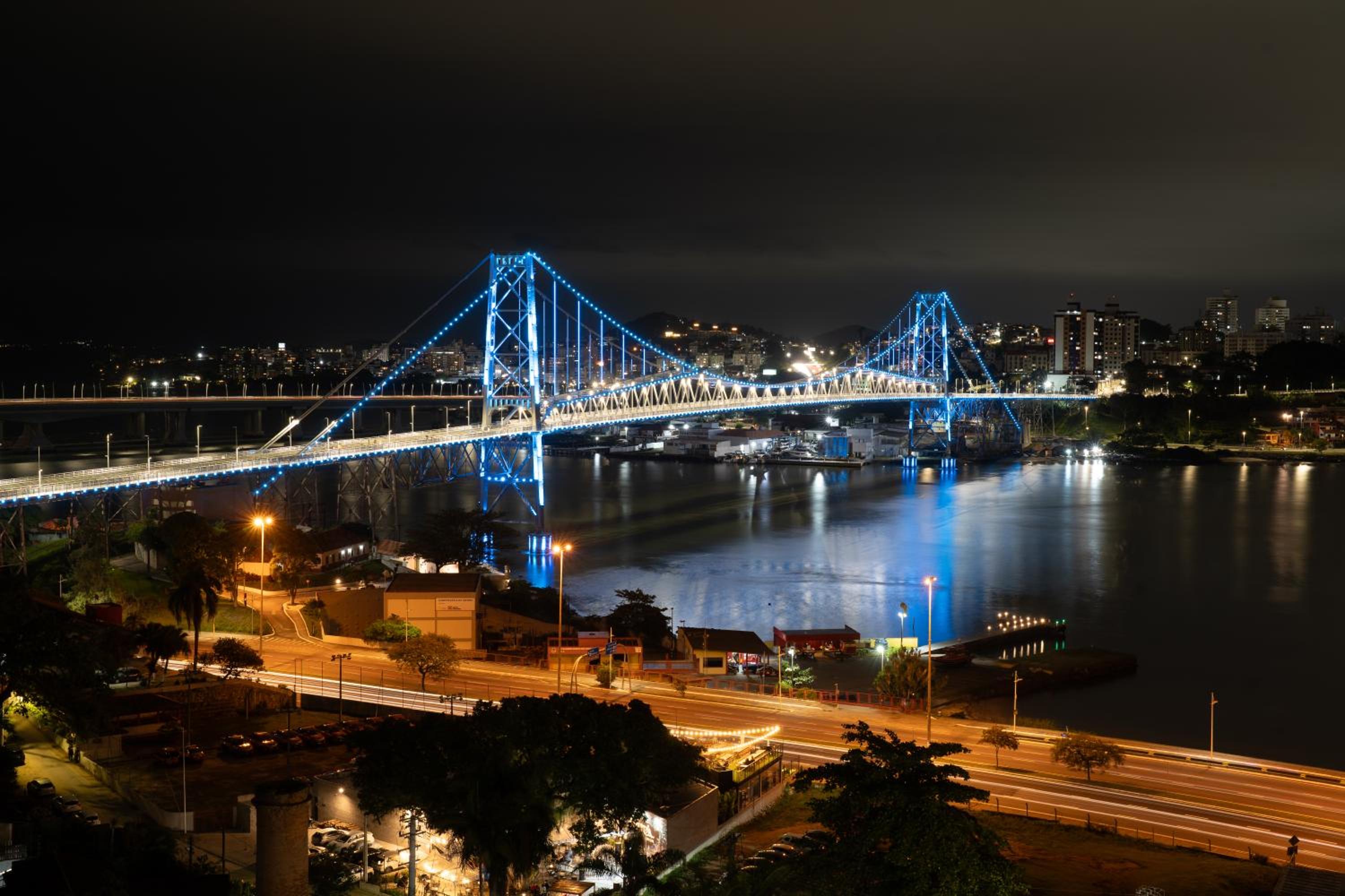 The Bridge by Xtay -Estúdios em Floripa com Piscina no Rooftop e Academia Completa, e fácil acesso as Praias Populares