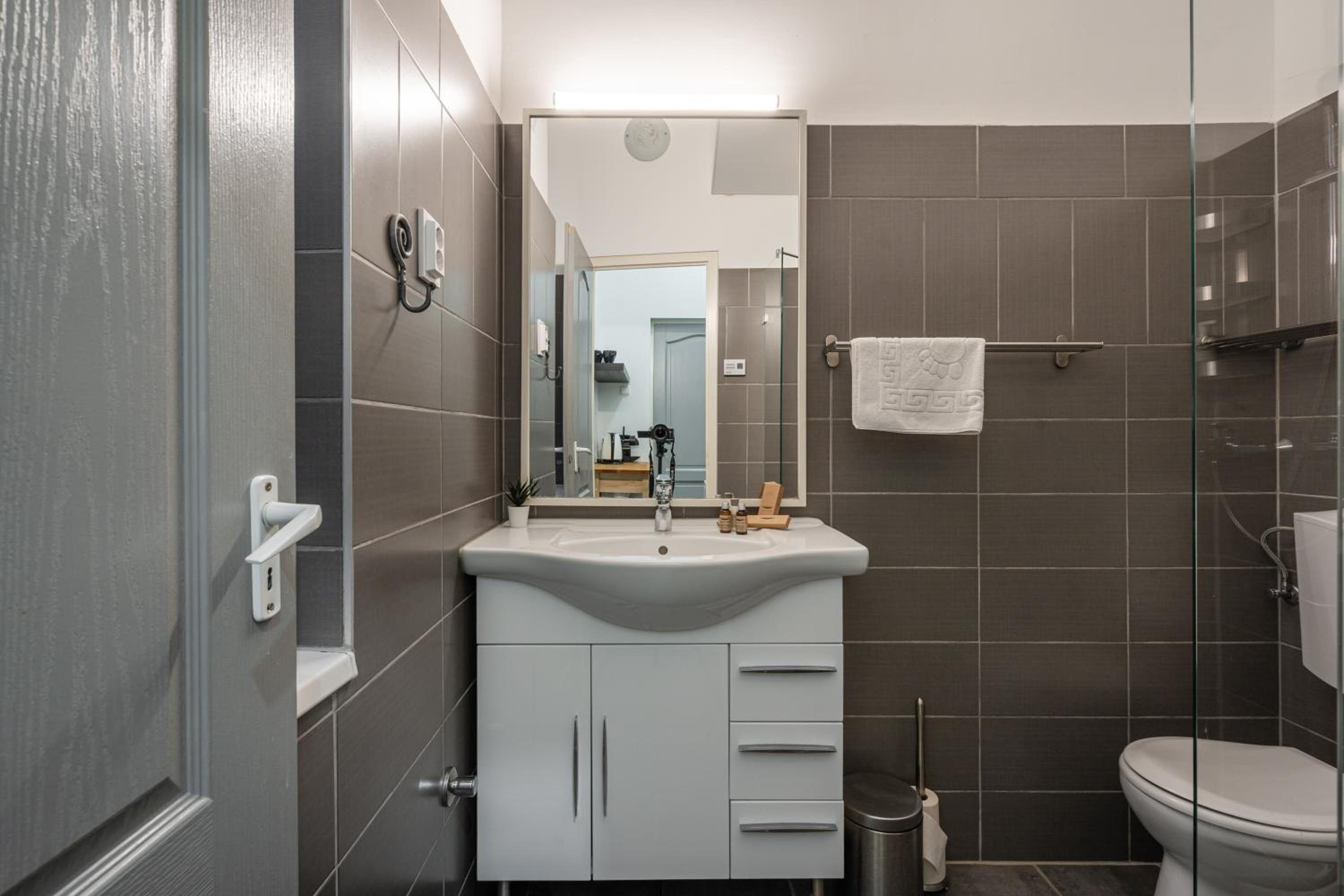 B8 - Grand Boulevard Cozy Apartment - Best Location by BQA