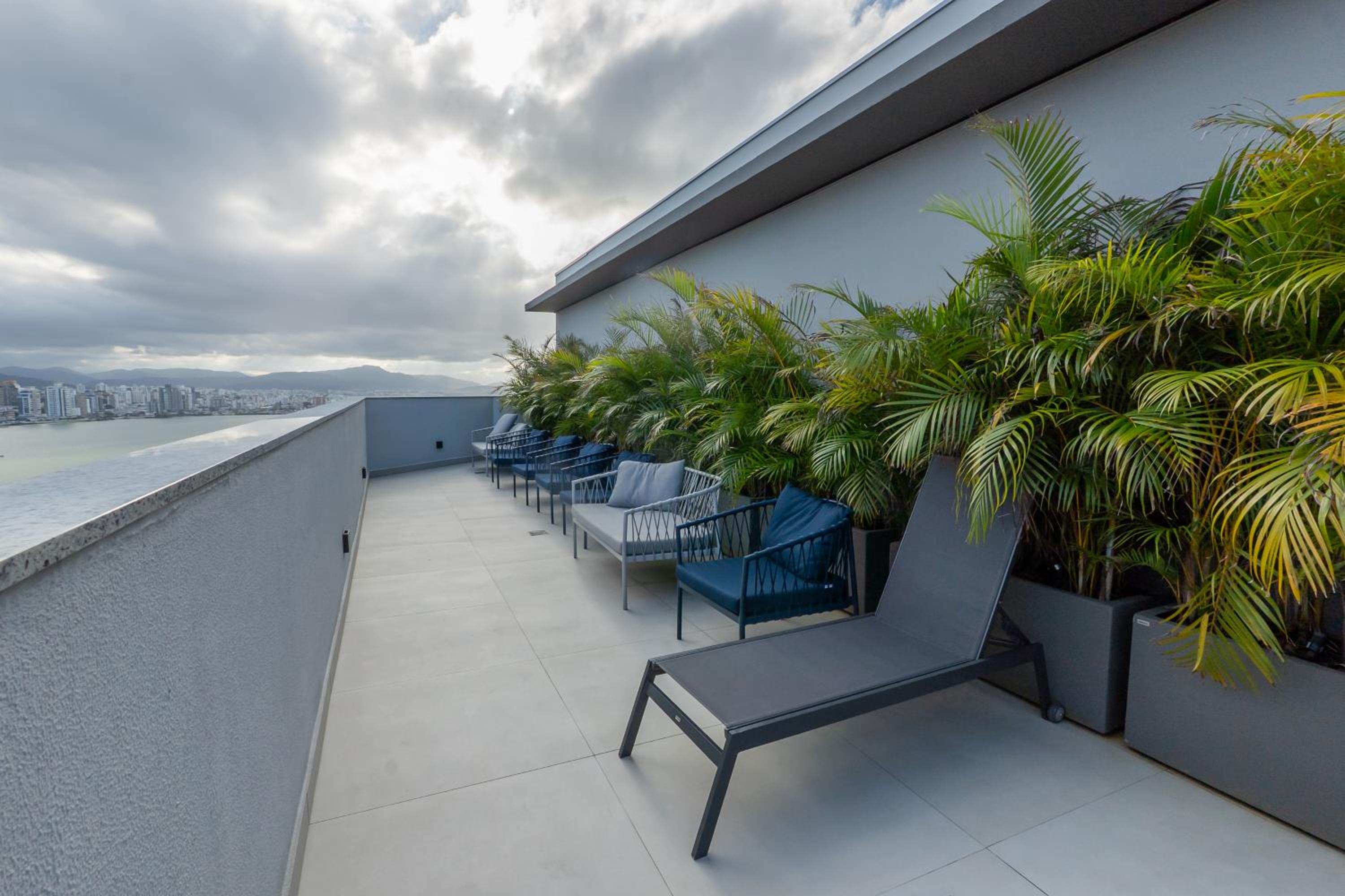 The Bridge by Xtay -Estúdios em Floripa com Piscina no Rooftop e Academia Completa, e fácil acesso as Praias Populares