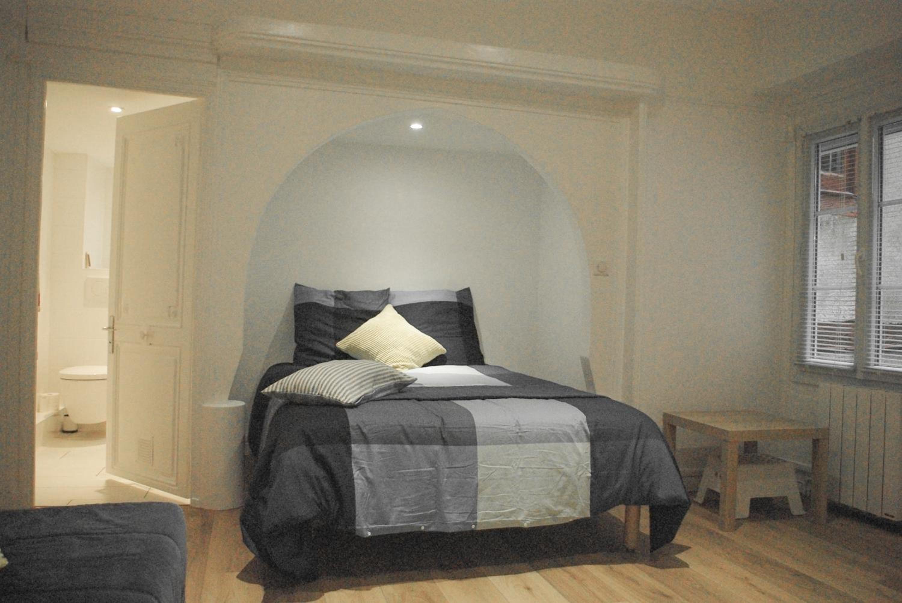 Dijon Standing Historic City Apartment, photo 4