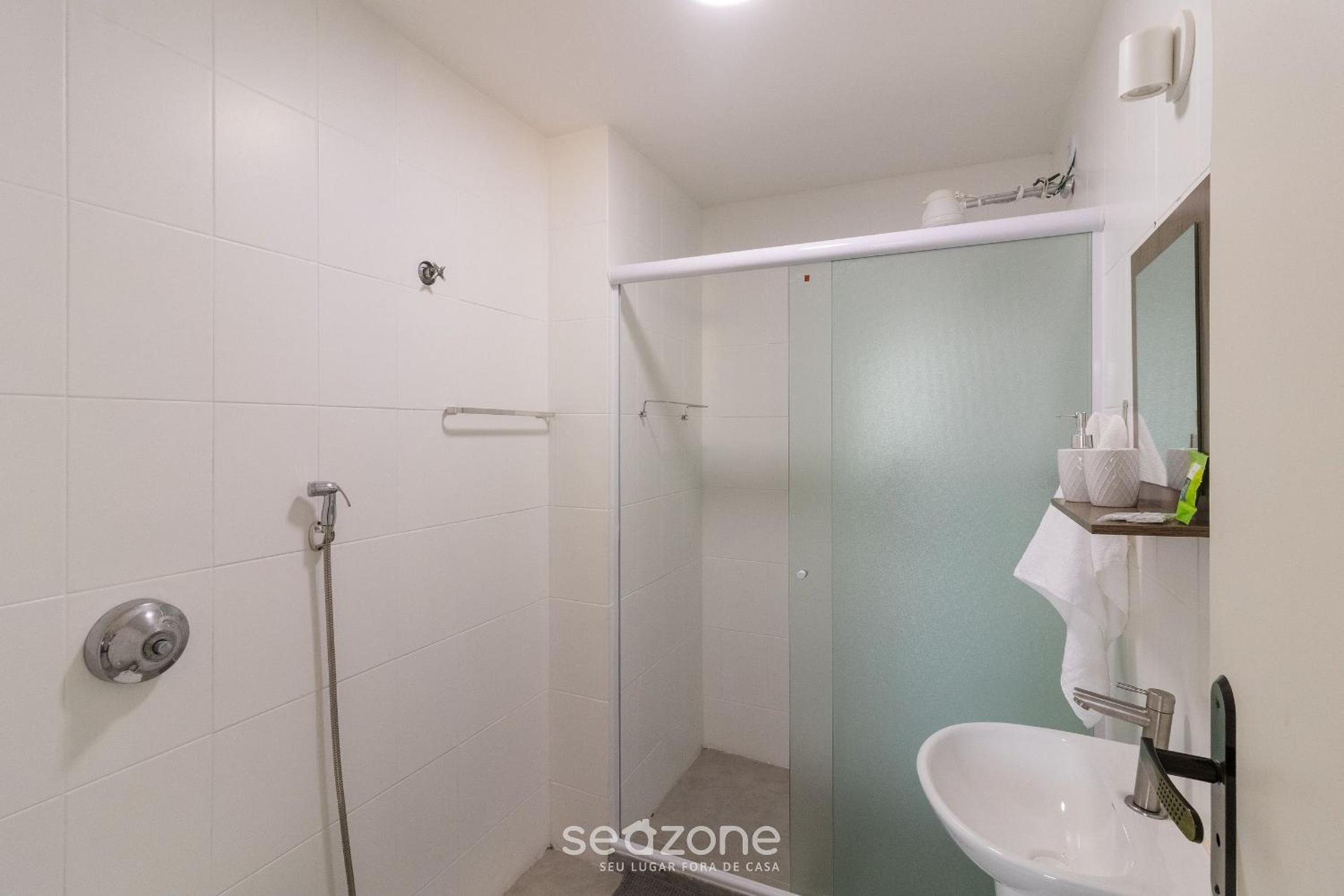 Apt w/ balcony 650m from beach, Cabo Frio CVY0306
