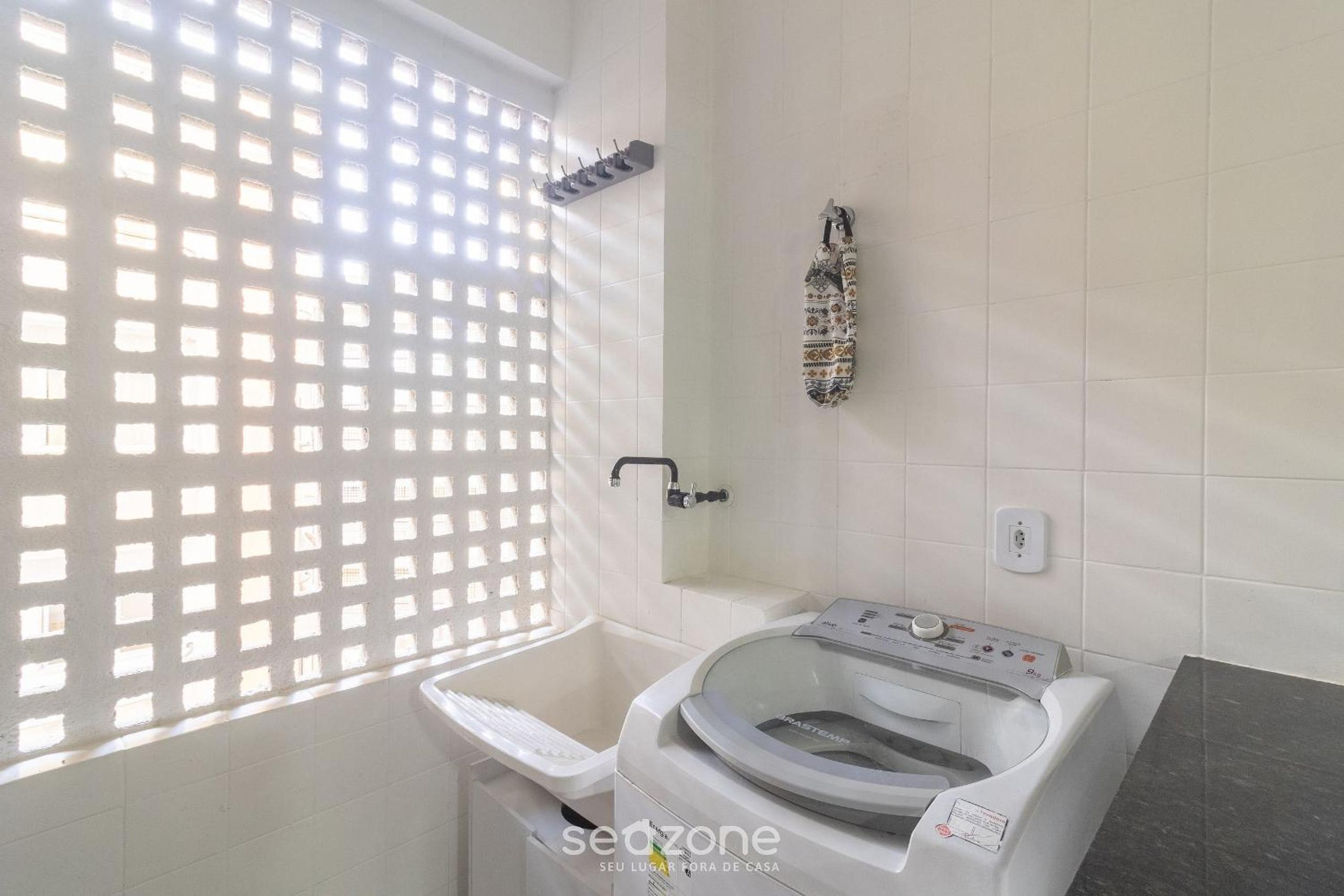 Apt w/ balcony 650m from beach, Cabo Frio CVY0306