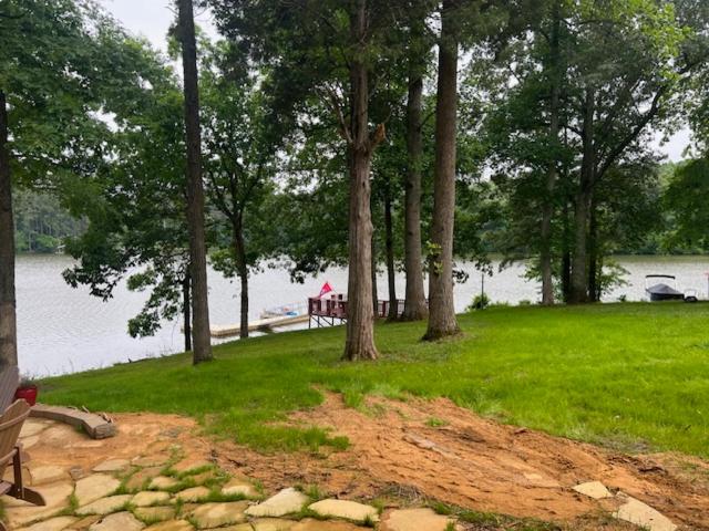 Cottage on Cypress Bay near Paris Landing State Park