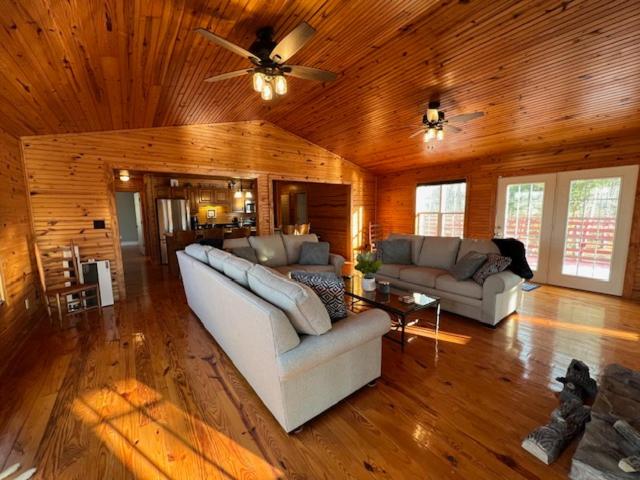 Cottage on Cypress Bay near Paris Landing State Park