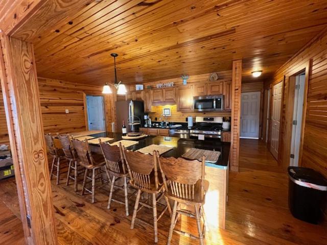 Cottage on Cypress Bay near Paris Landing State Park