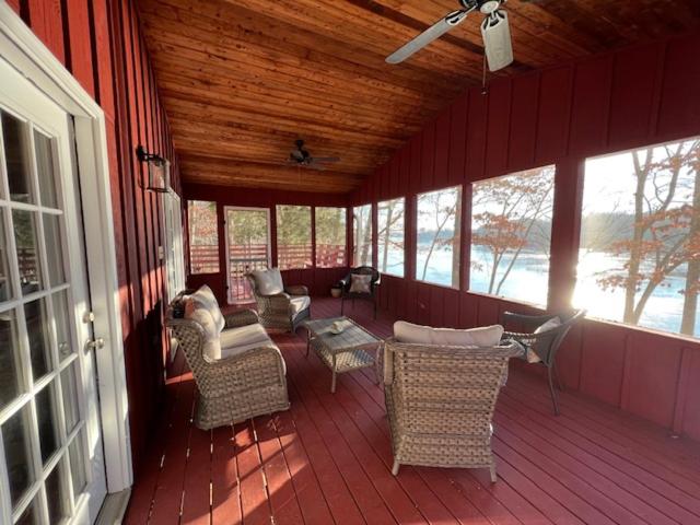 Cottage on Cypress Bay near Paris Landing State Park