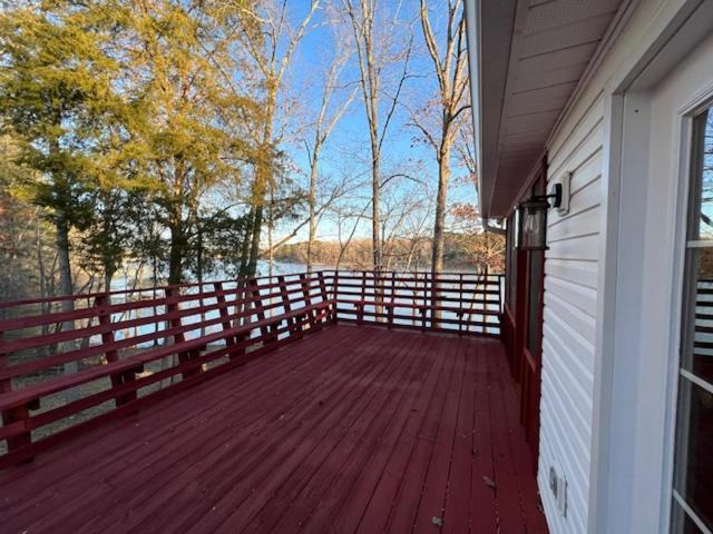 Cottage on Cypress Bay near Paris Landing State Park