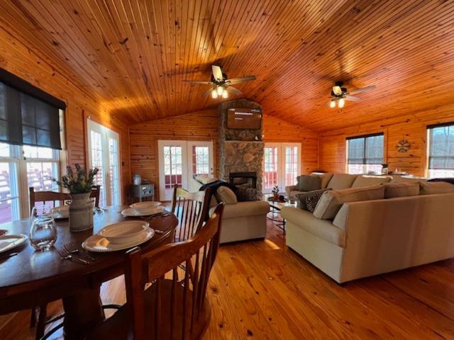 Cottage on Cypress Bay near Paris Landing State Park
