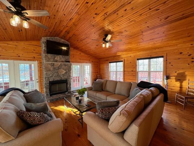 Cottage on Cypress Bay near Paris Landing State Park