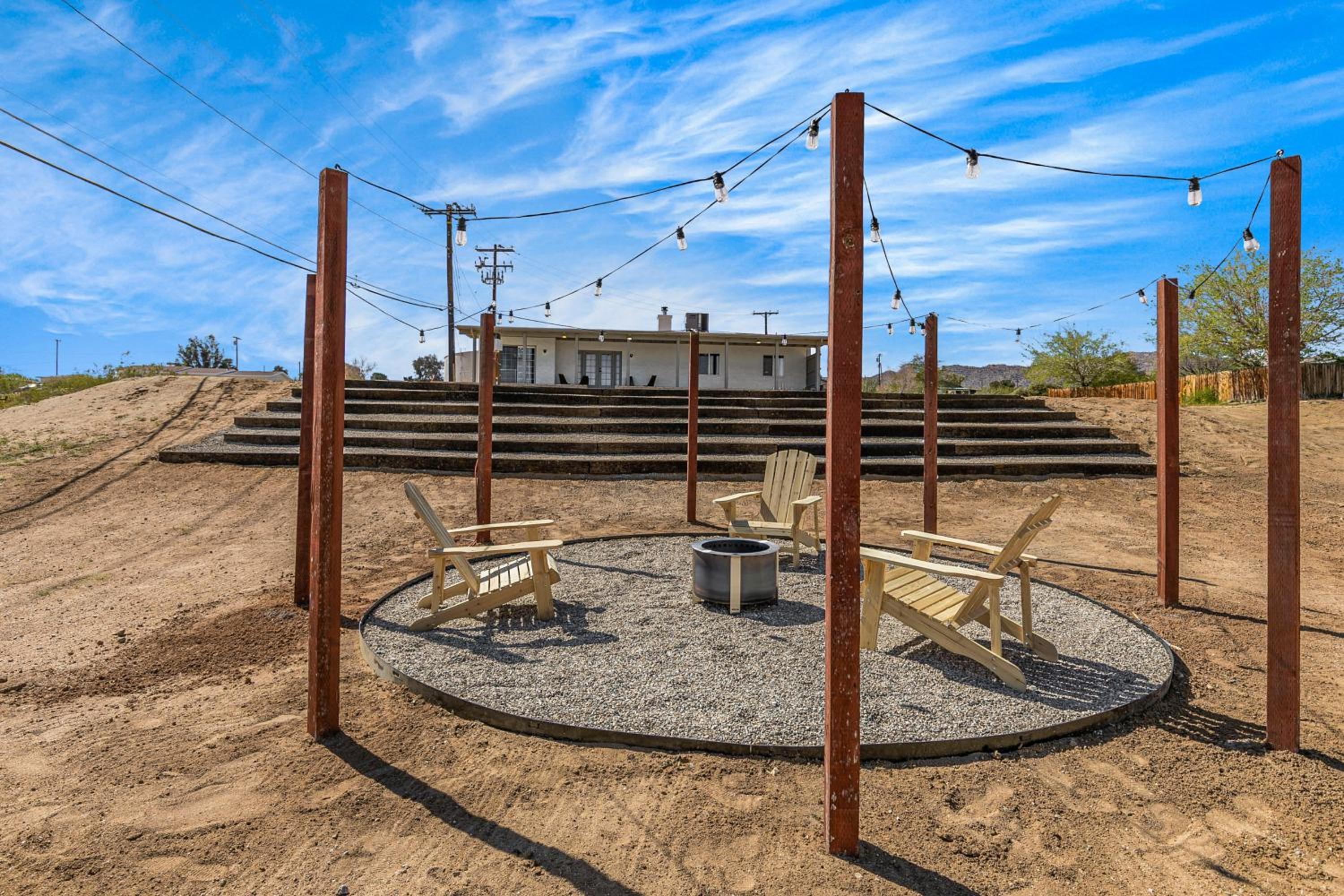 Pool, Fire Pit and Views! Joshua Tree Desert Retreat