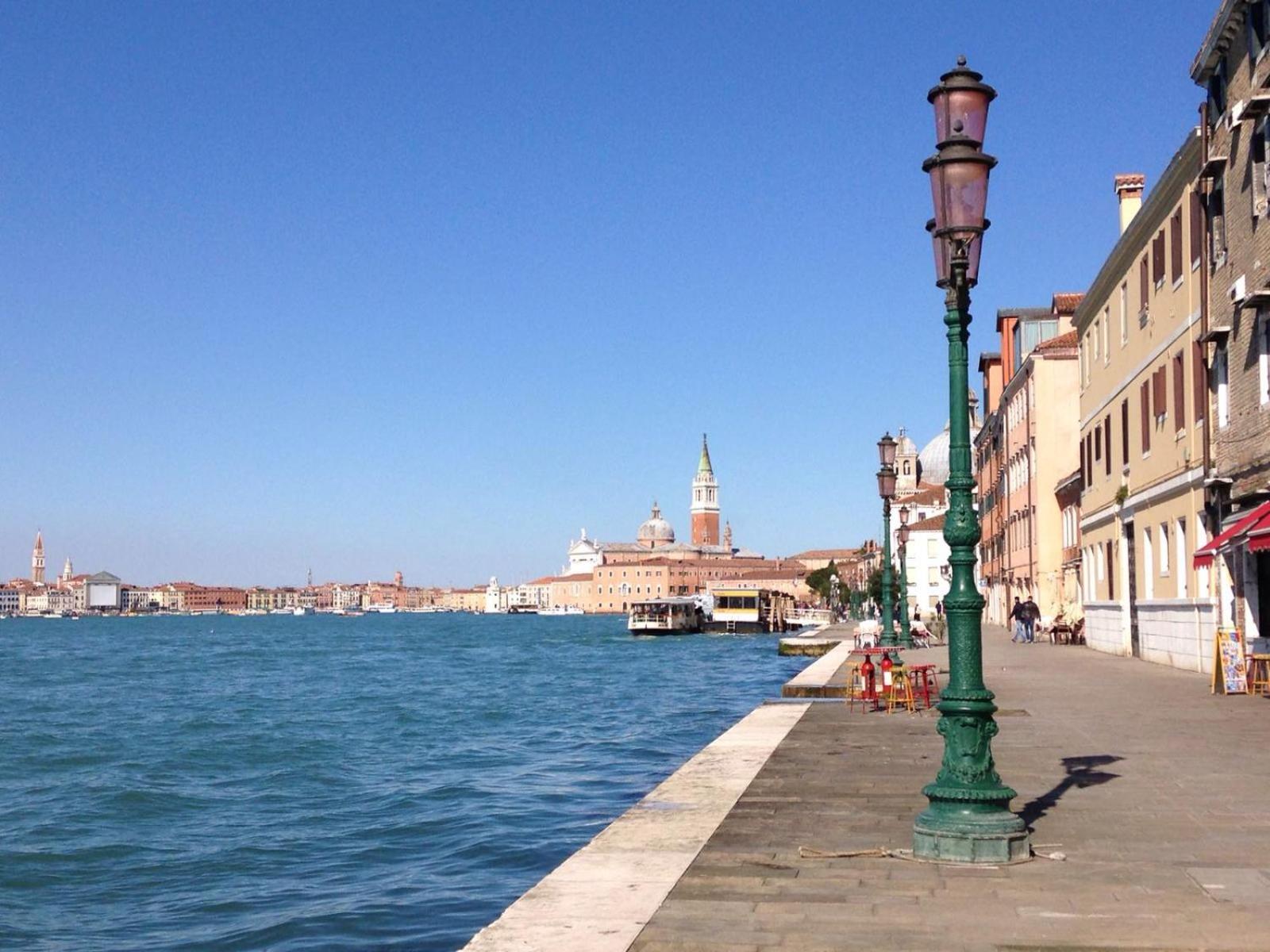 Venetian Mood: Secret Garden