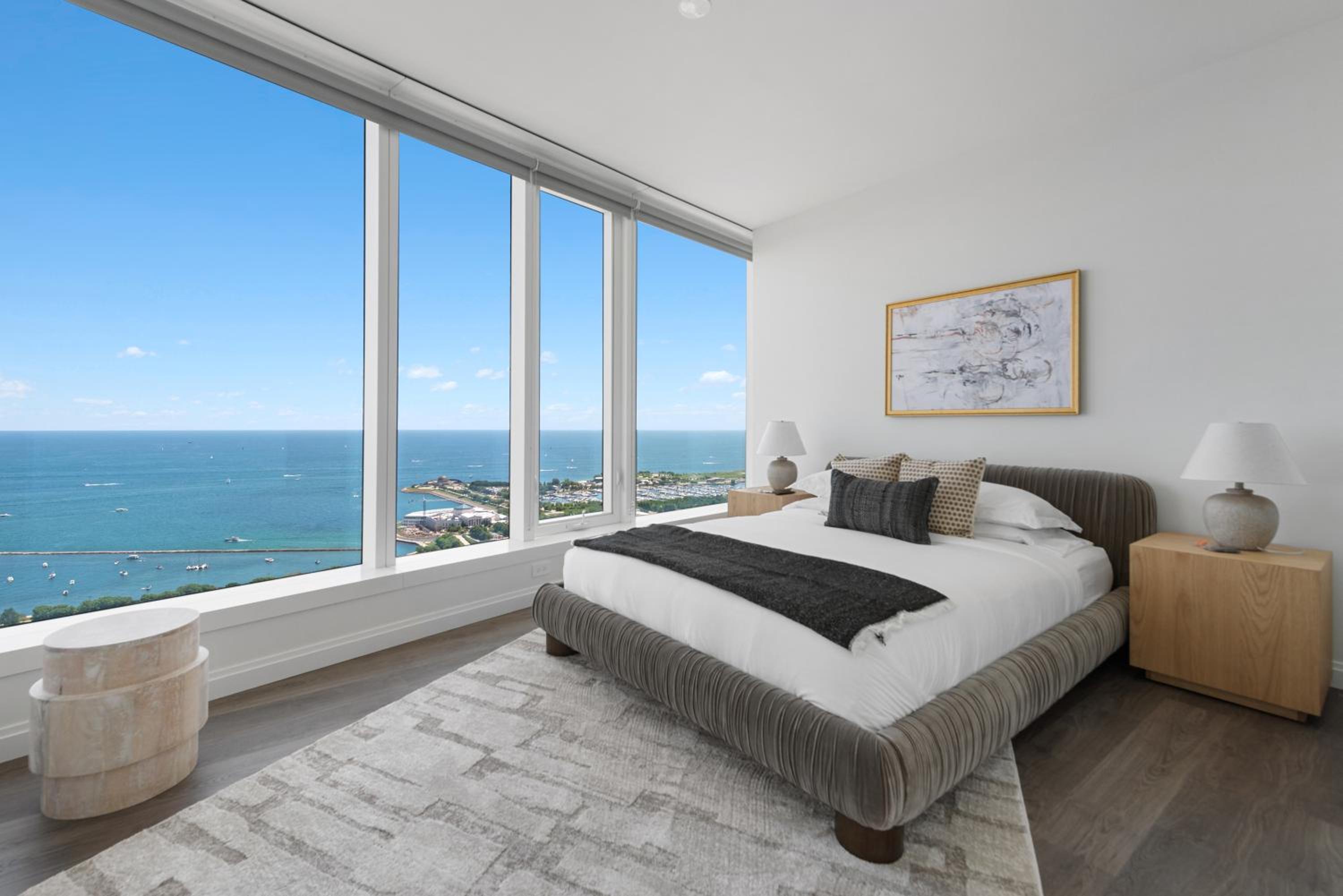 Lux Apts with Lake Views and Top Amenities