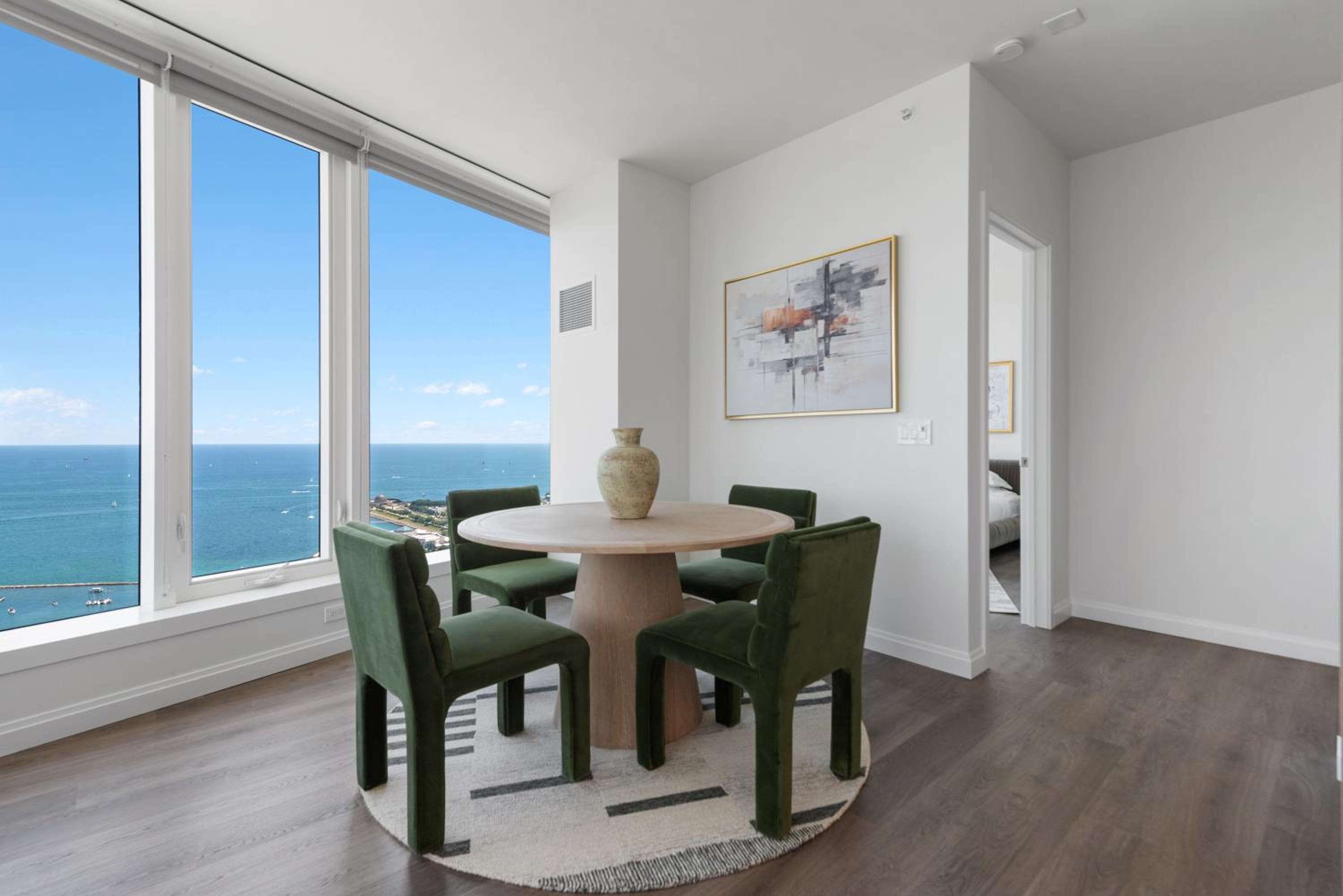 Lux Apts with Lake Views and Top Amenities