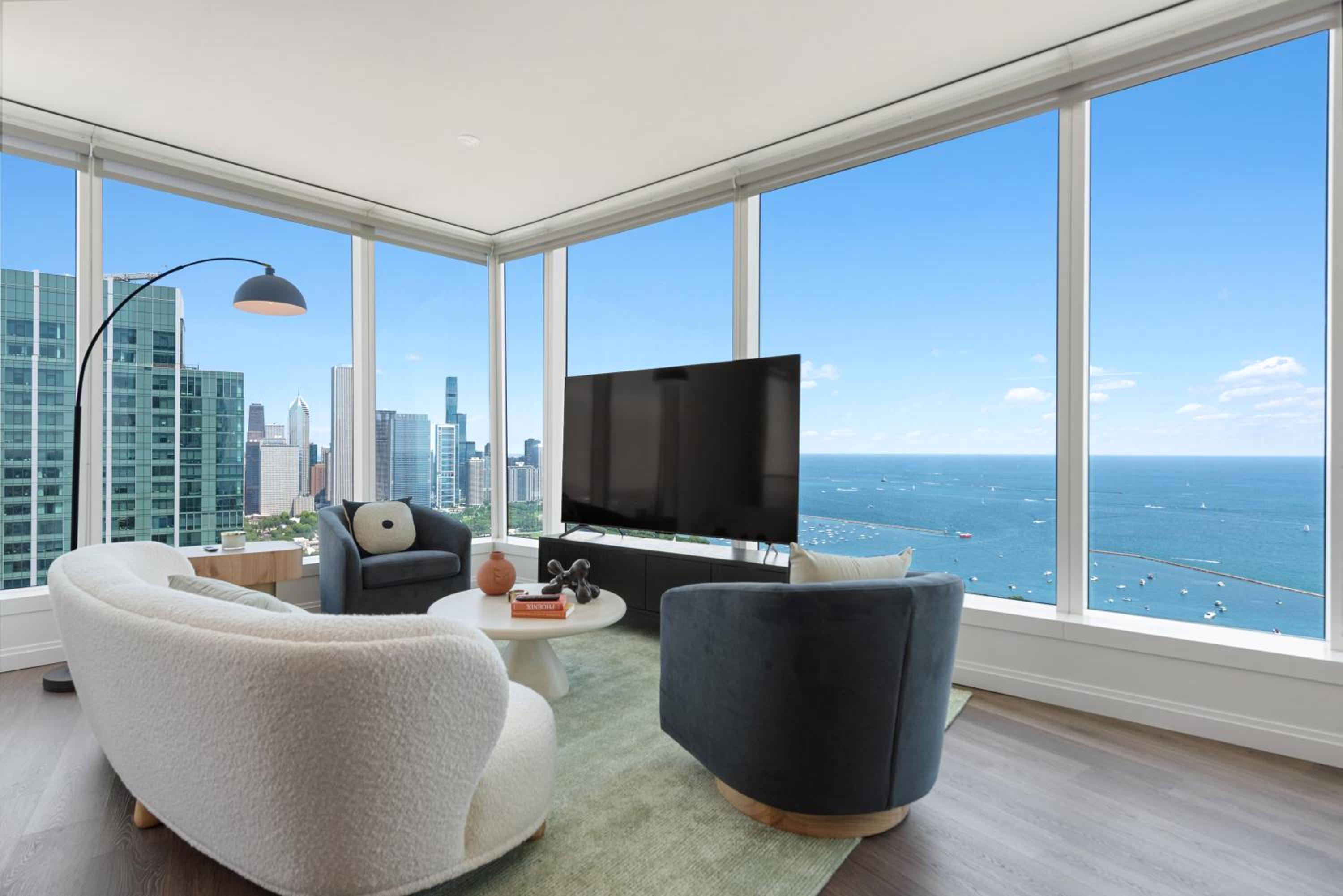 Lux Apts with Lake Views and Top Amenities