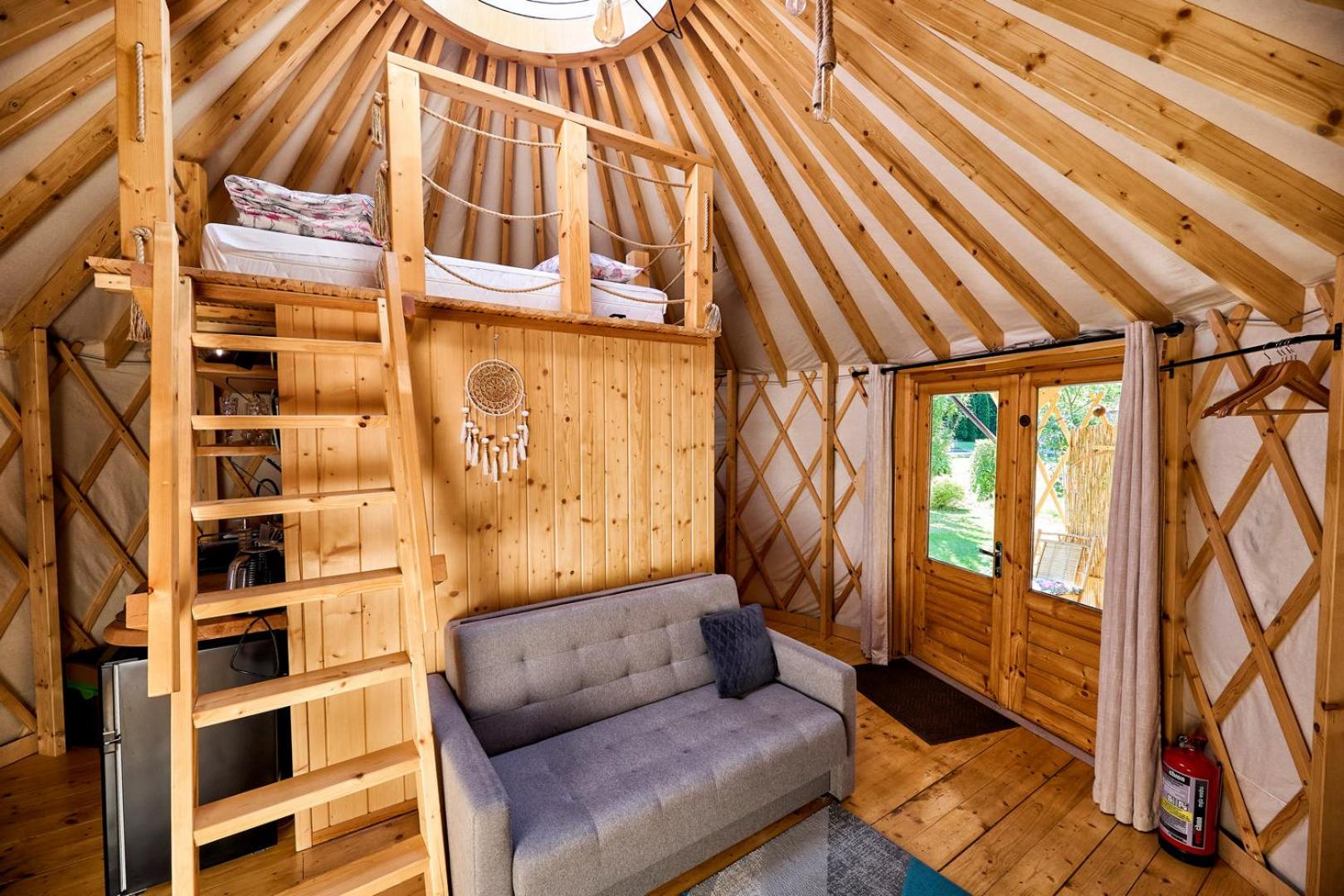 Aloha Glamp - Całoroczny glamping nad rzeką z prywatną balią - Stok narciarski, góry, lasy, sauna