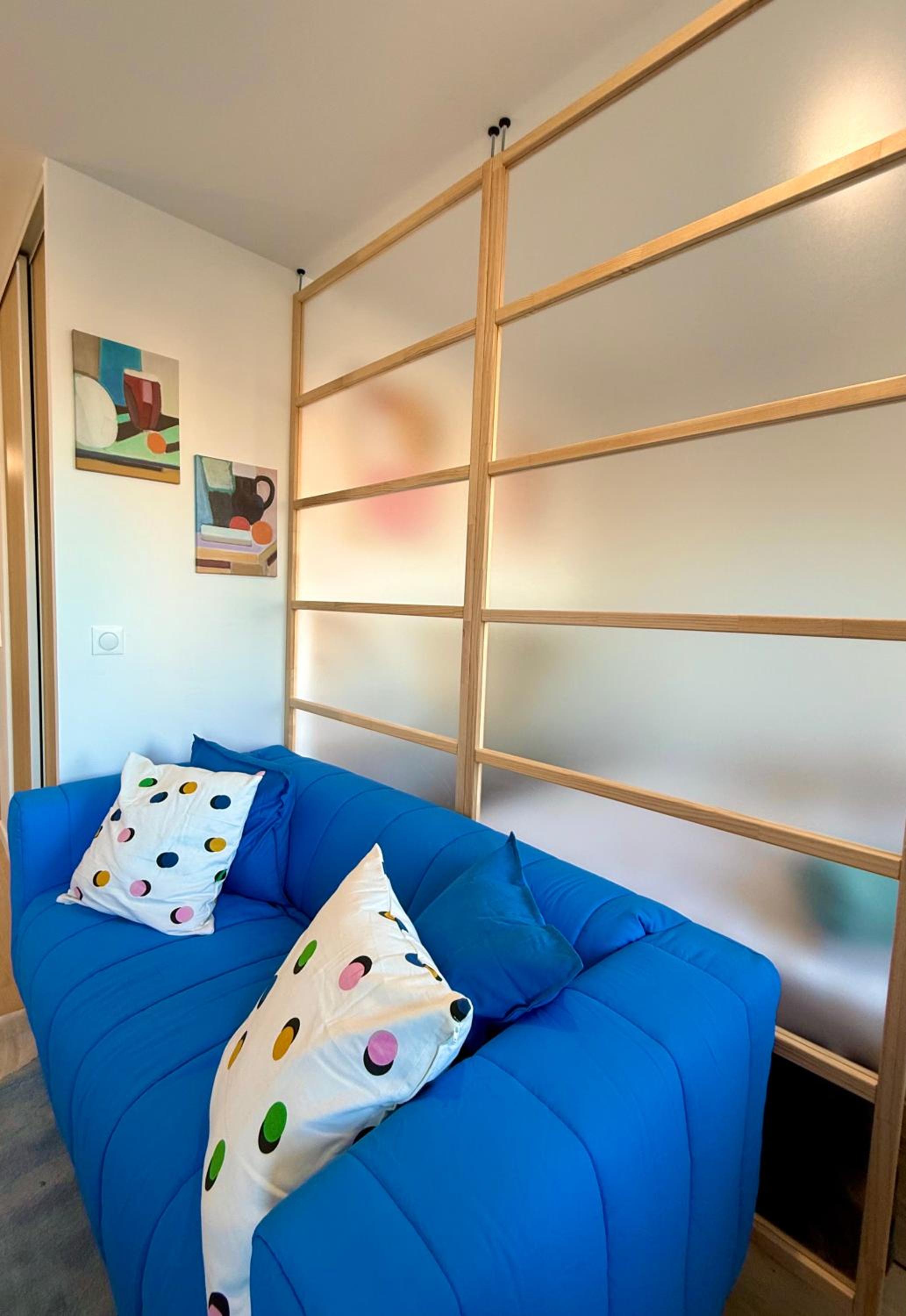La maison colorée proche de Paris et Gare du Nord, parking gratuit