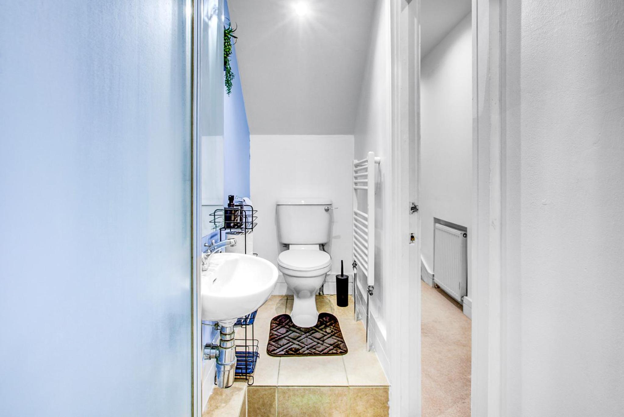 Wimbledon Close to AELTC, Station En-Suite