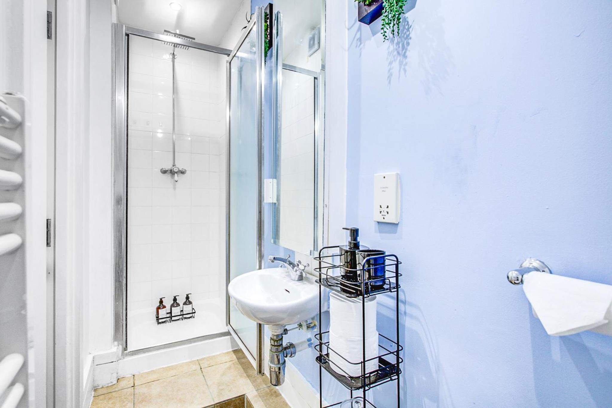 Wimbledon Close to AELTC, Station En-Suite