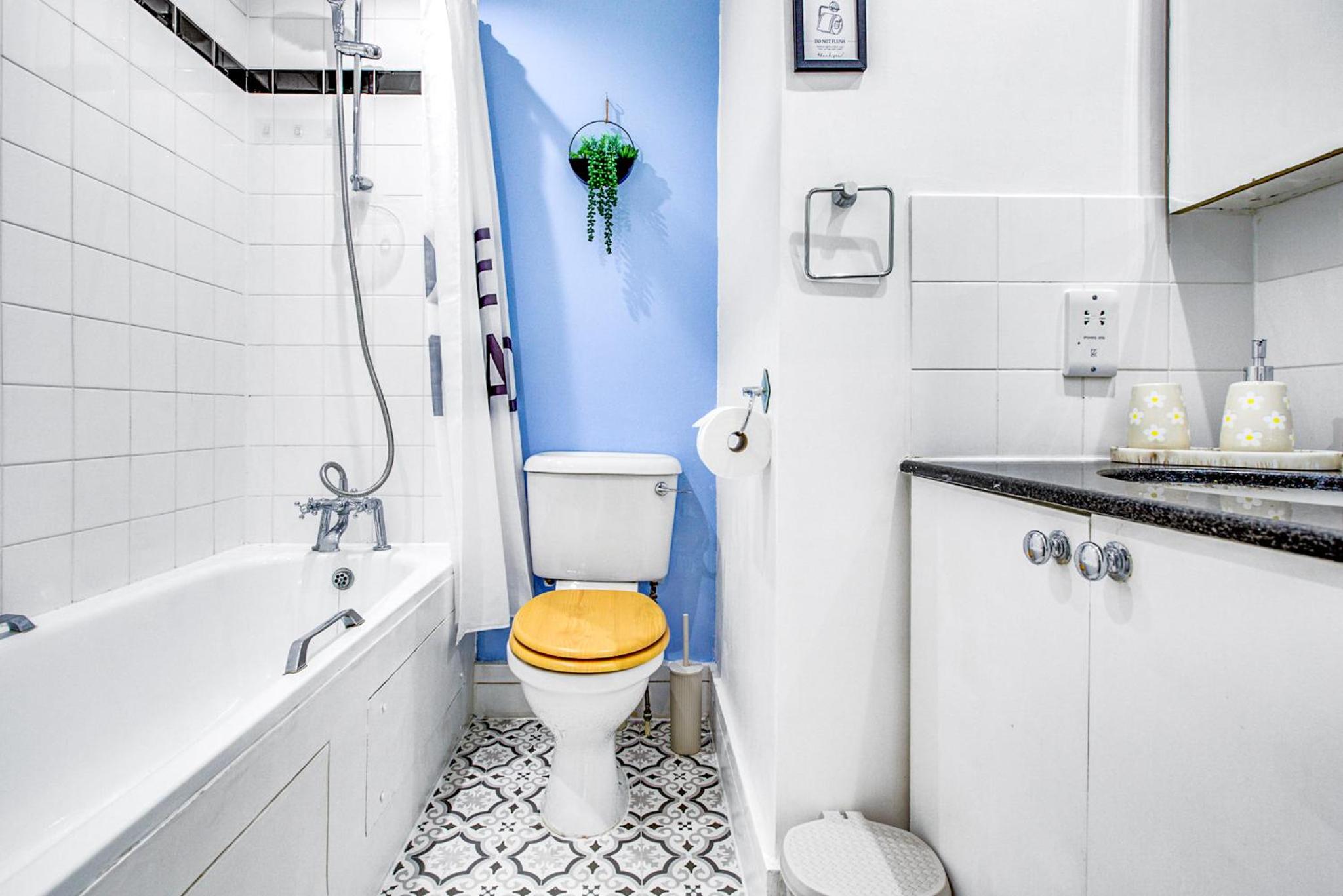 Wimbledon Close to AELTC, Station En-Suite