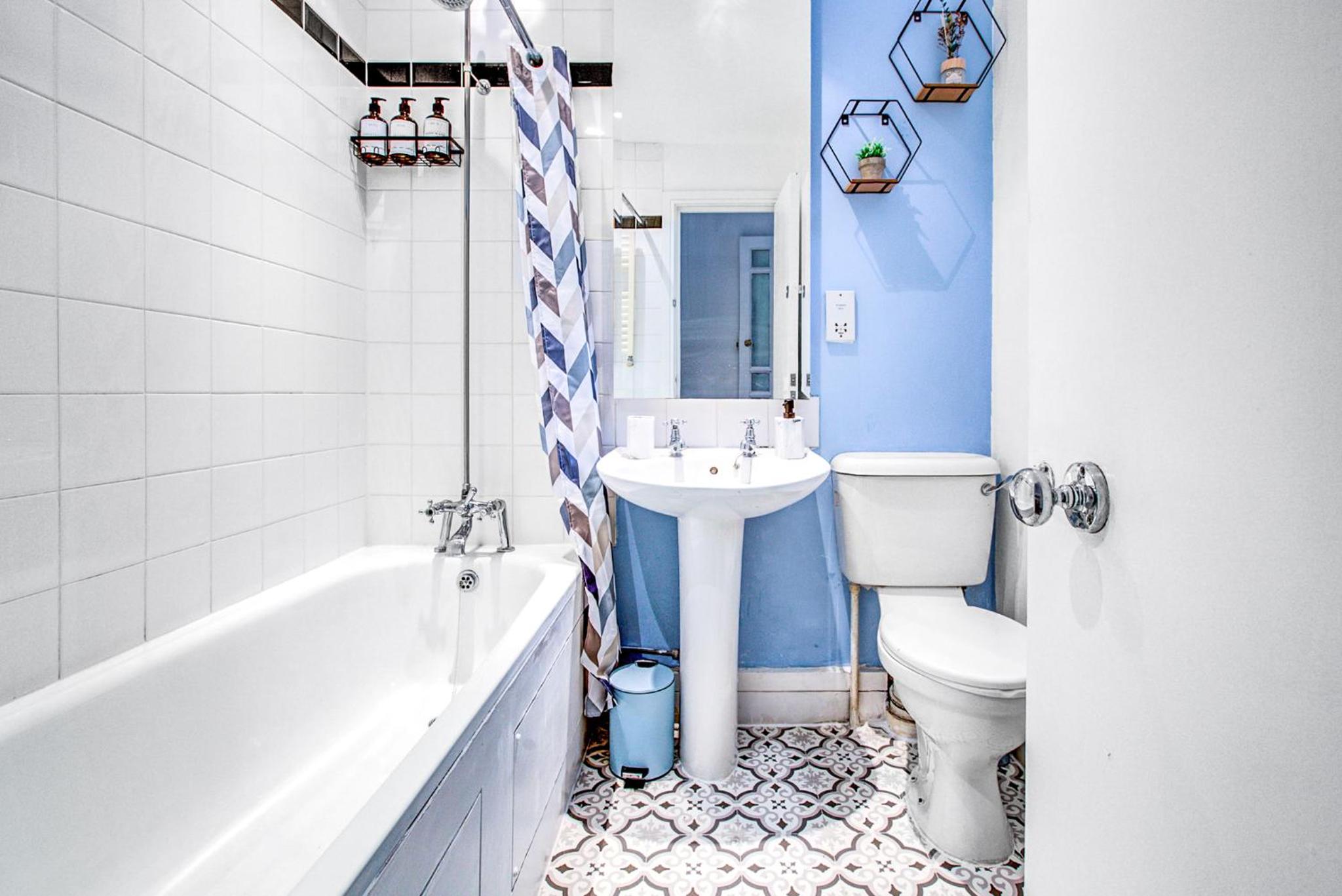 Wimbledon Close to AELTC, Station En-Suite