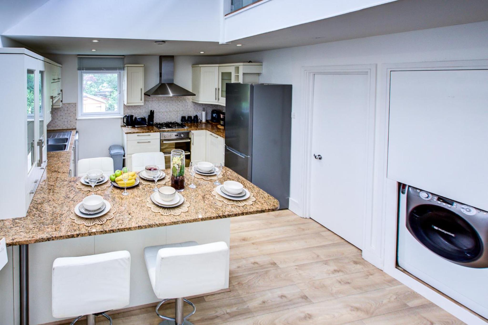 Wimbledon Close to AELTC, Station En-Suite