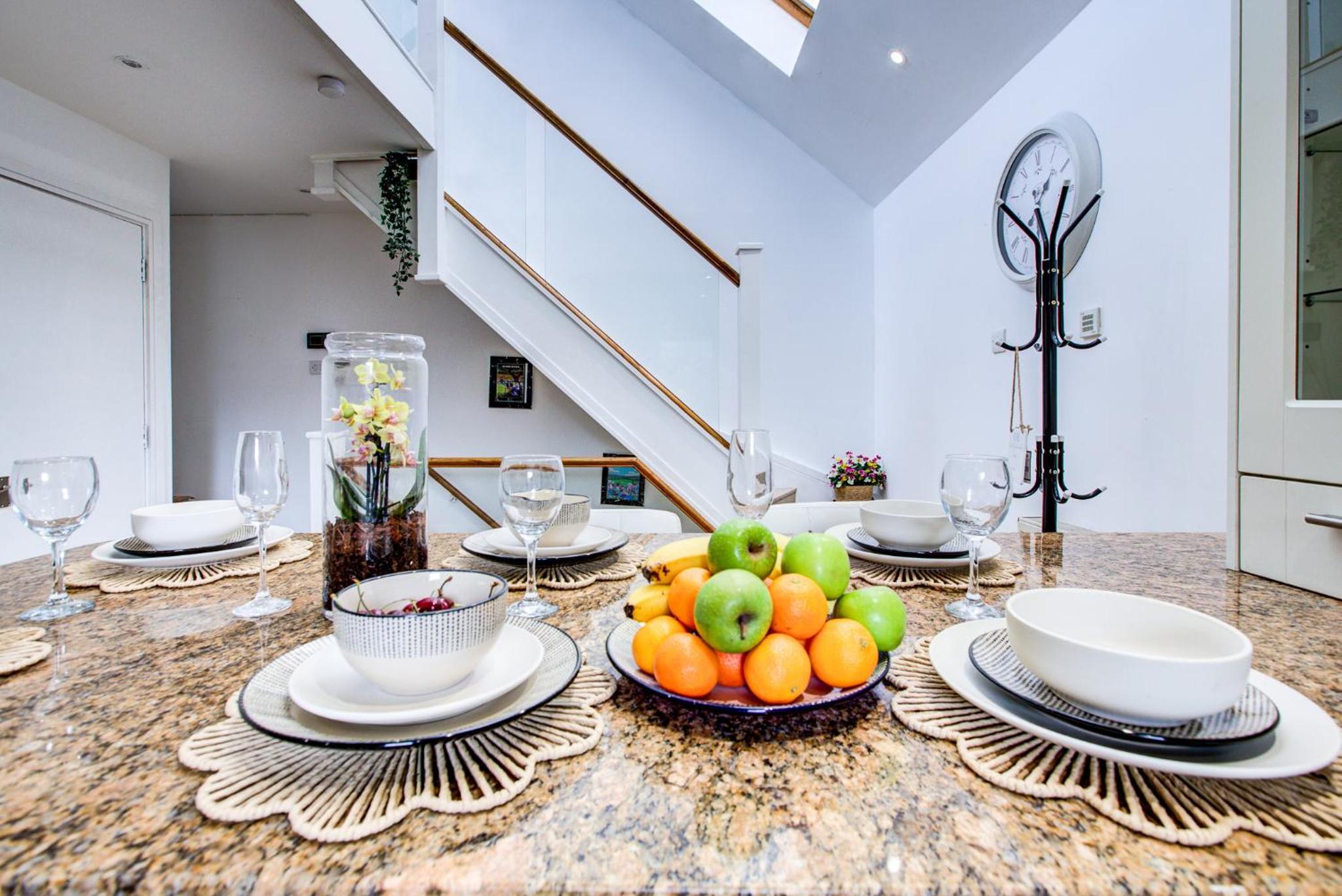 Wimbledon Close to AELTC, Station En-Suite