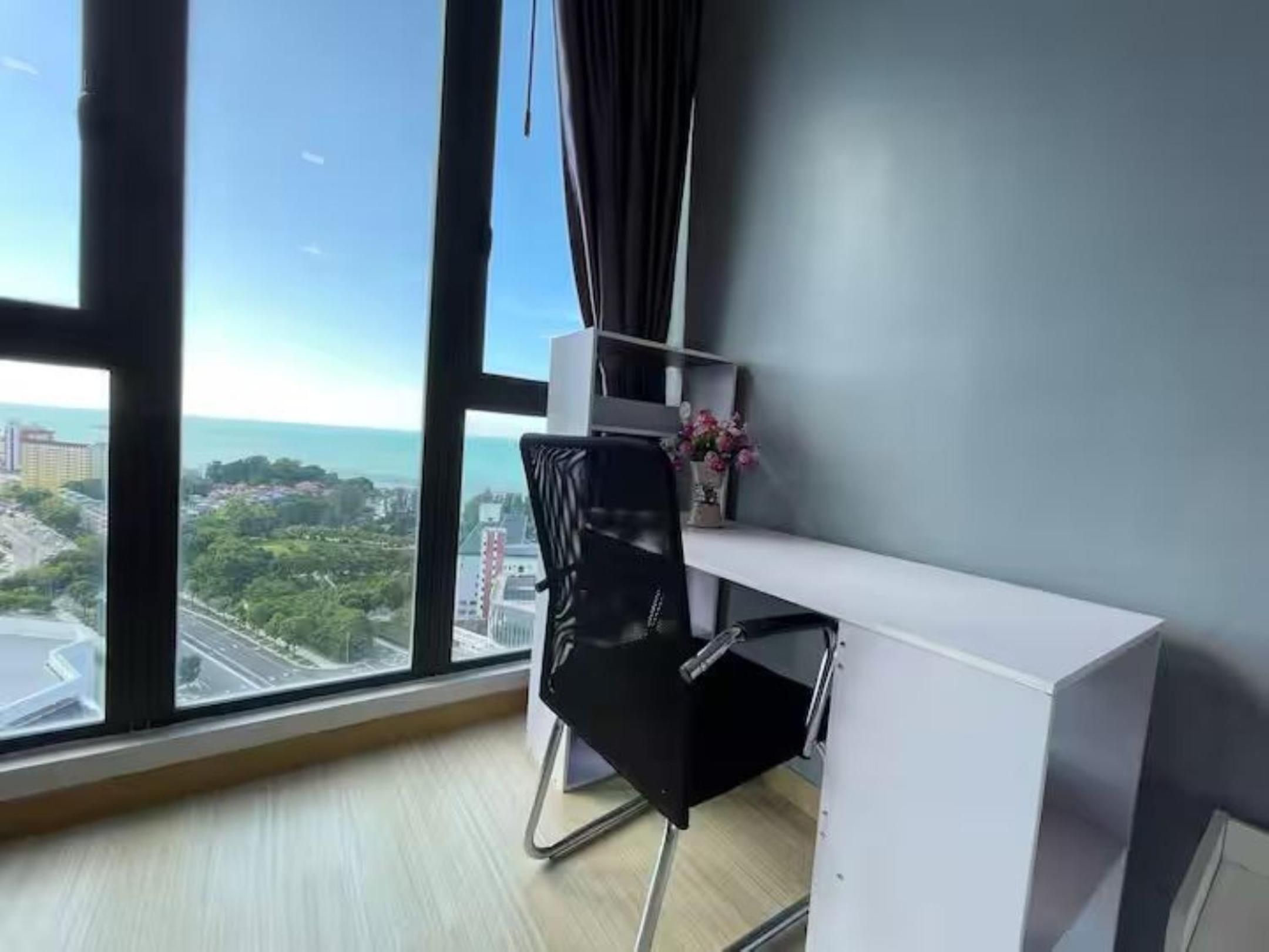 Seaview High-Floor 2BR Suite Bathtub & Sauna near Gurney Jazz Suites 21
