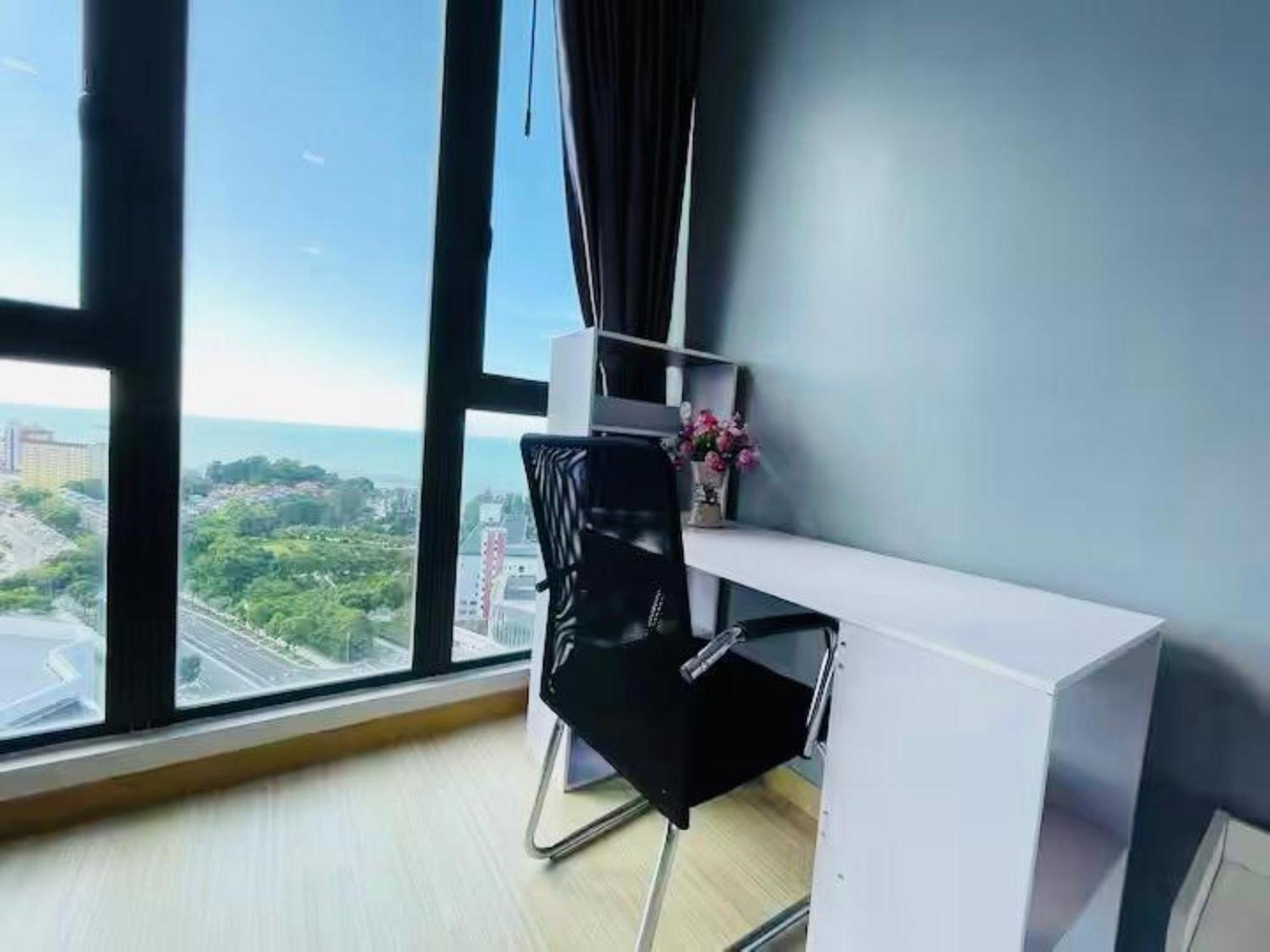 Seaview High-Floor 2BR Suite Bathtub & Sauna near Gurney Jazz Suites 21