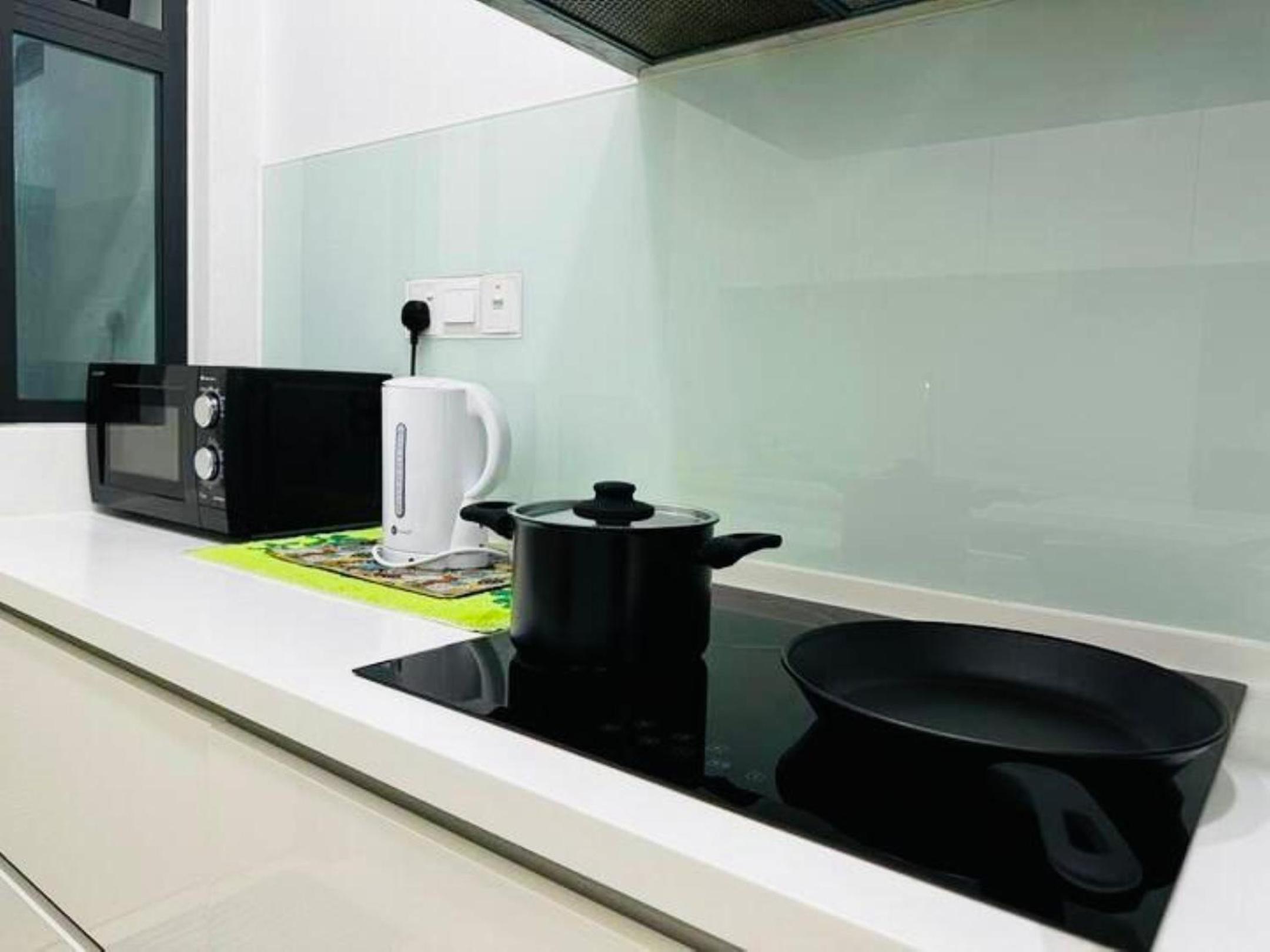Seaview High-Floor 2BR Suite Bathtub & Sauna near Gurney Jazz Suites 21