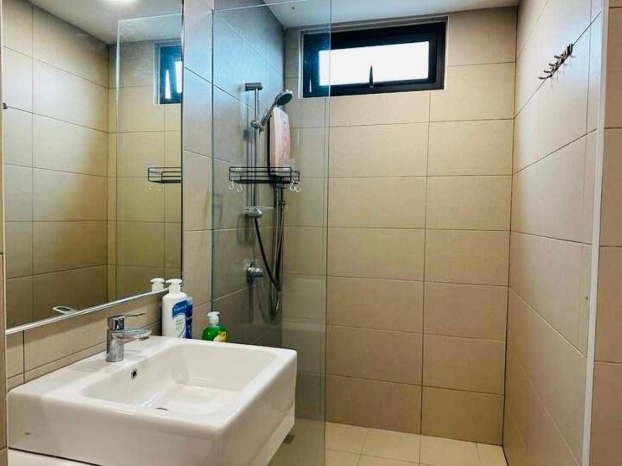 Seaview High-Floor 2BR Suite Bathtub & Sauna near Gurney Jazz Suites 21