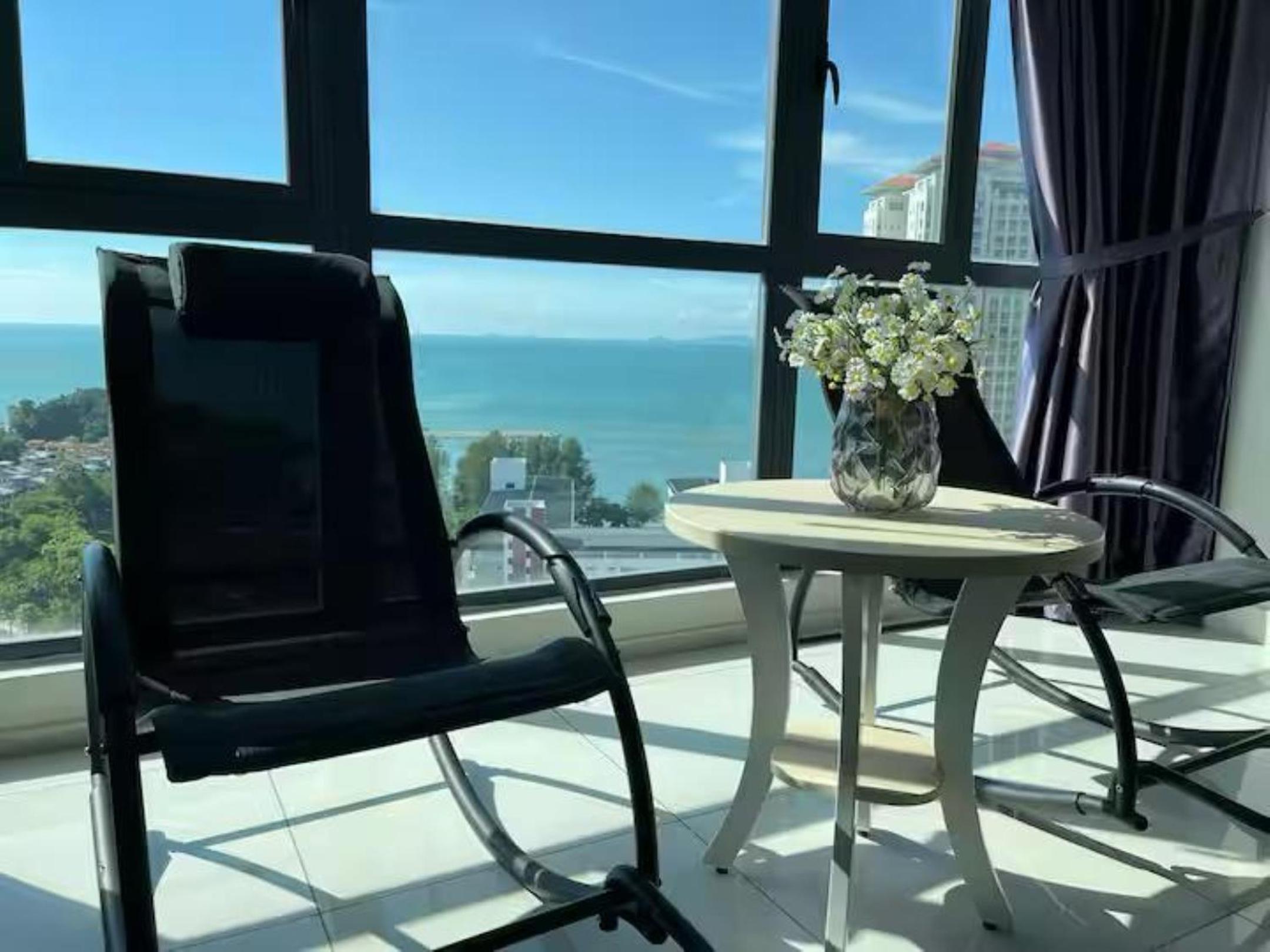 Seaview High-Floor 2BR Suite Bathtub & Sauna near Gurney Jazz Suites 21