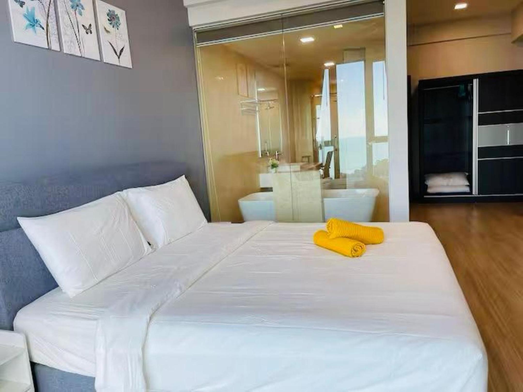 Seaview High-Floor 2BR Suite Bathtub & Sauna near Gurney Jazz Suites 21