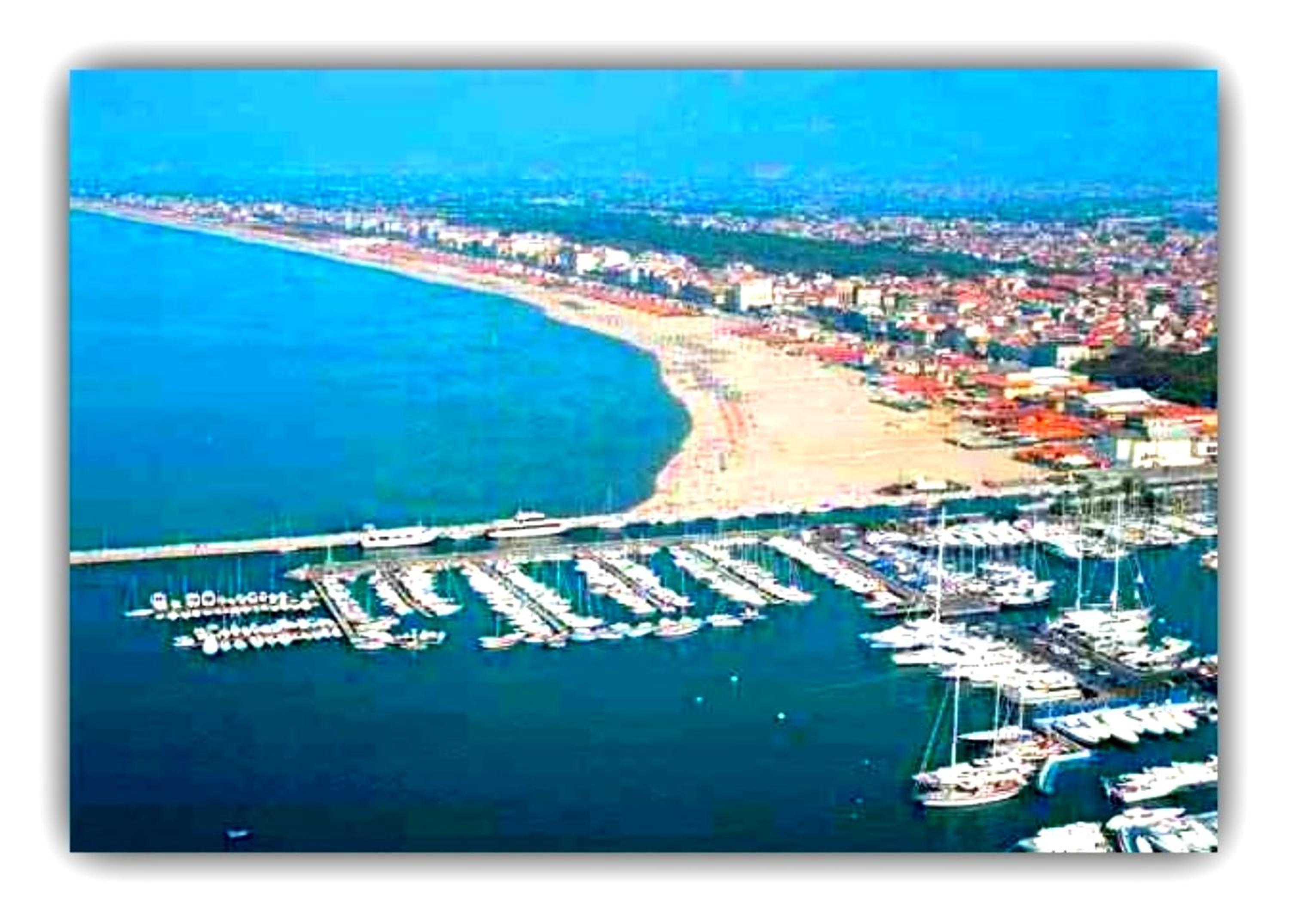 Toscana Viareggio centro esclusivo appartamento fronte spiaggia view 5