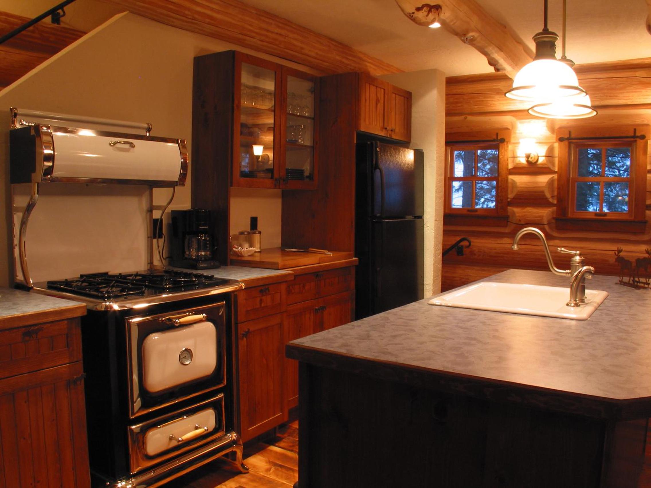 Snow Creek Cabins by Fernie Lodging Co