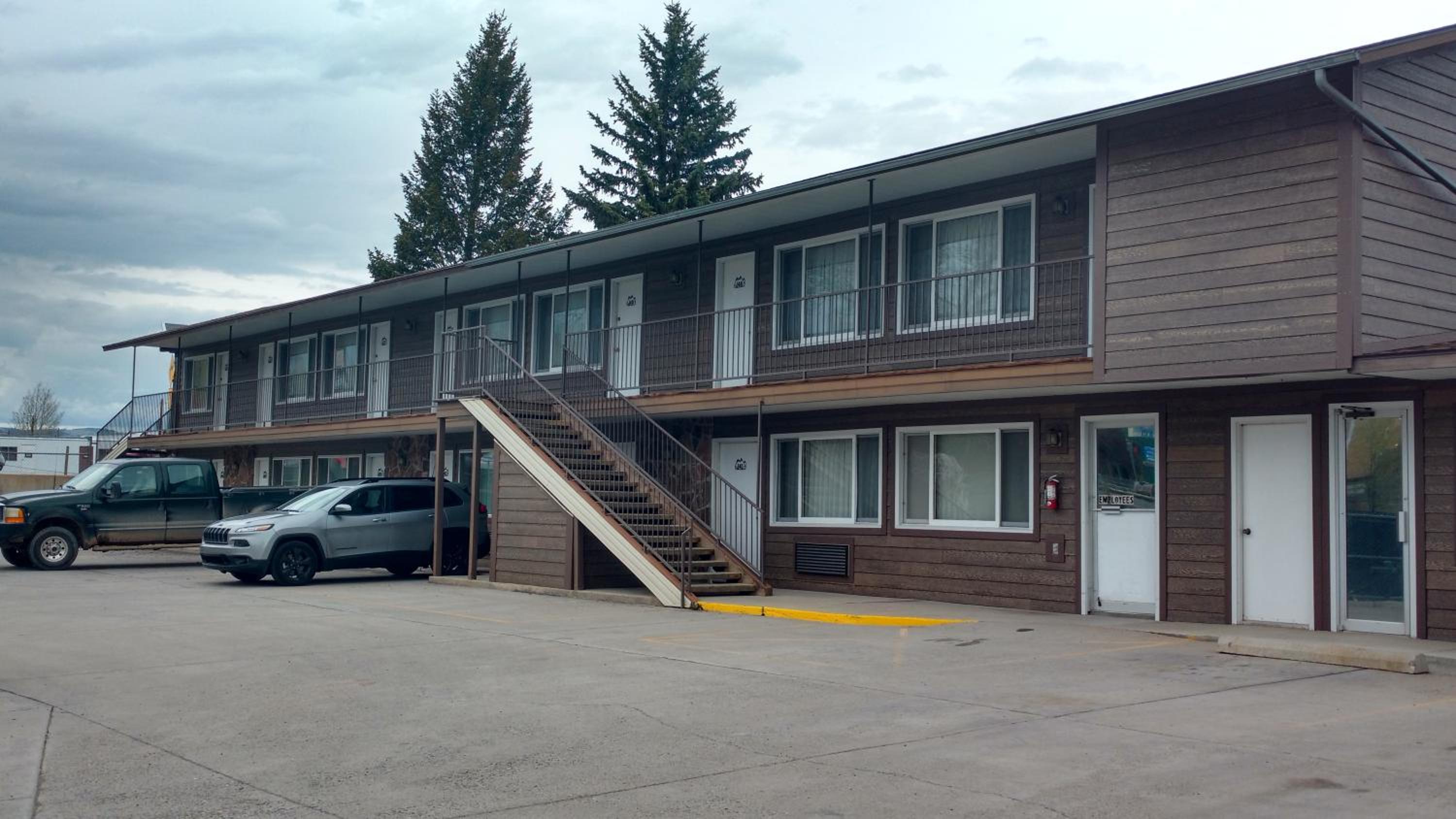 Stagecoach Inn & Suites