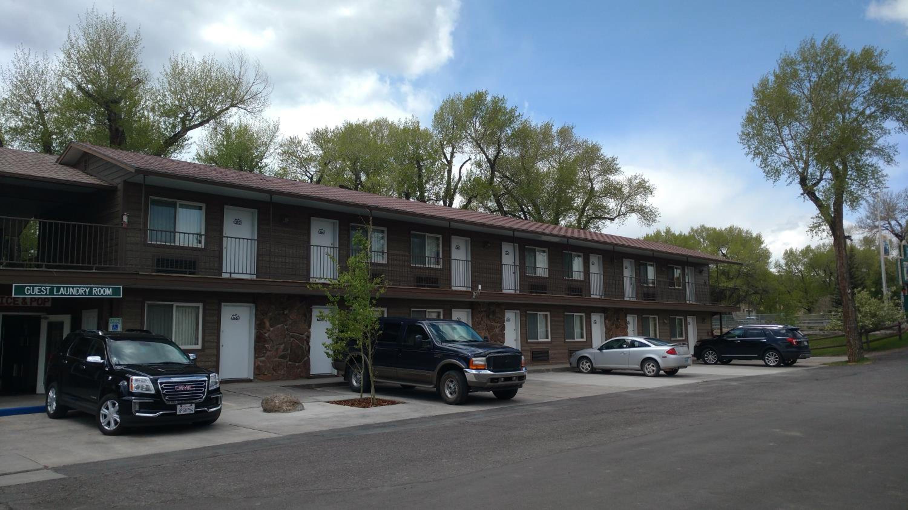 Stagecoach Inn & Suites