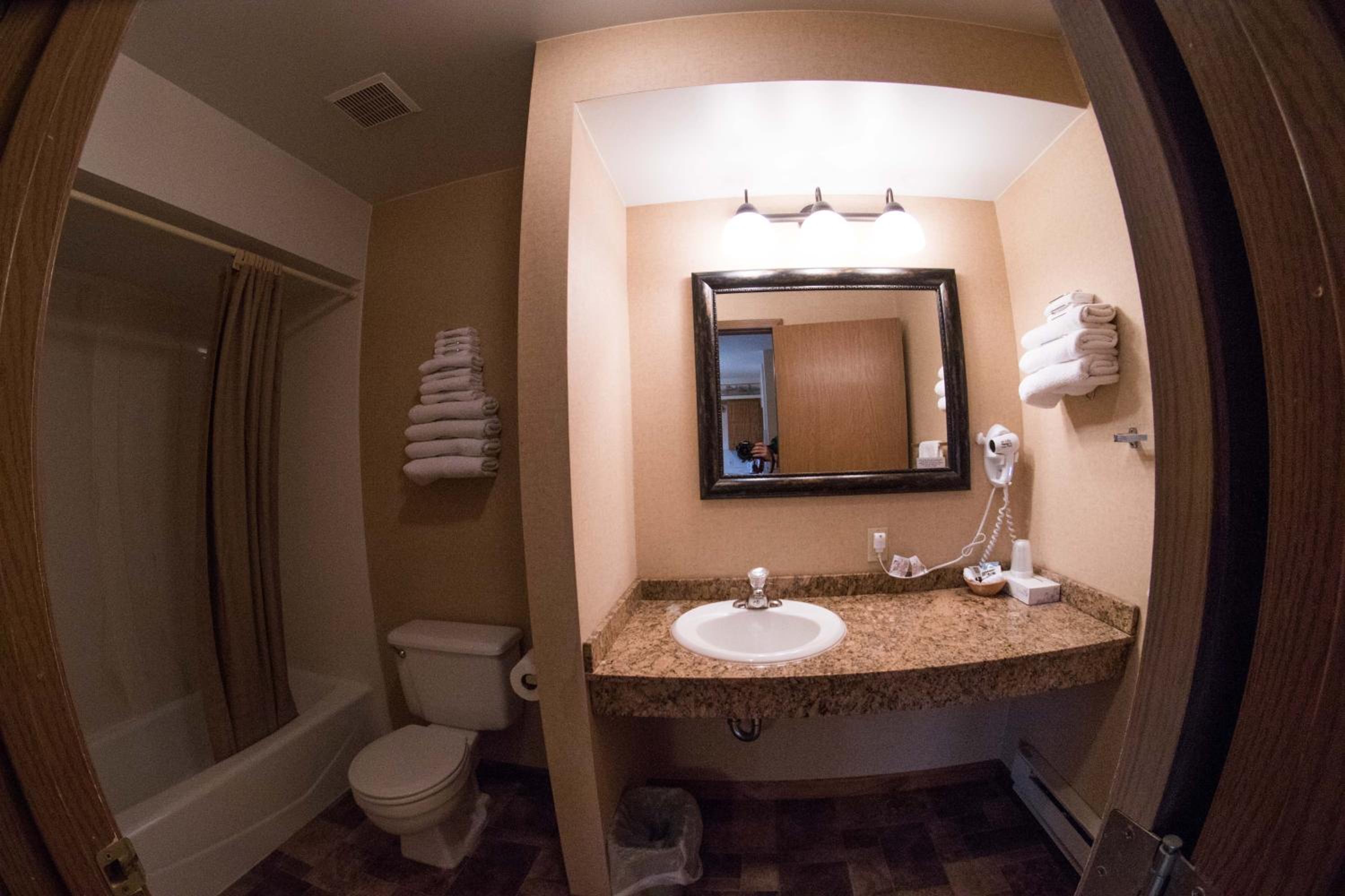 Stagecoach Inn & Suites